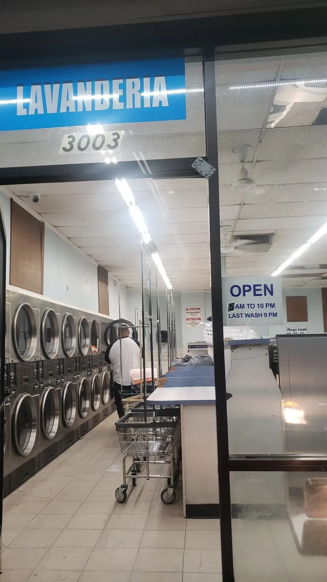 Sunshine Coin-Op Laundry Lavandería thumbnail 8