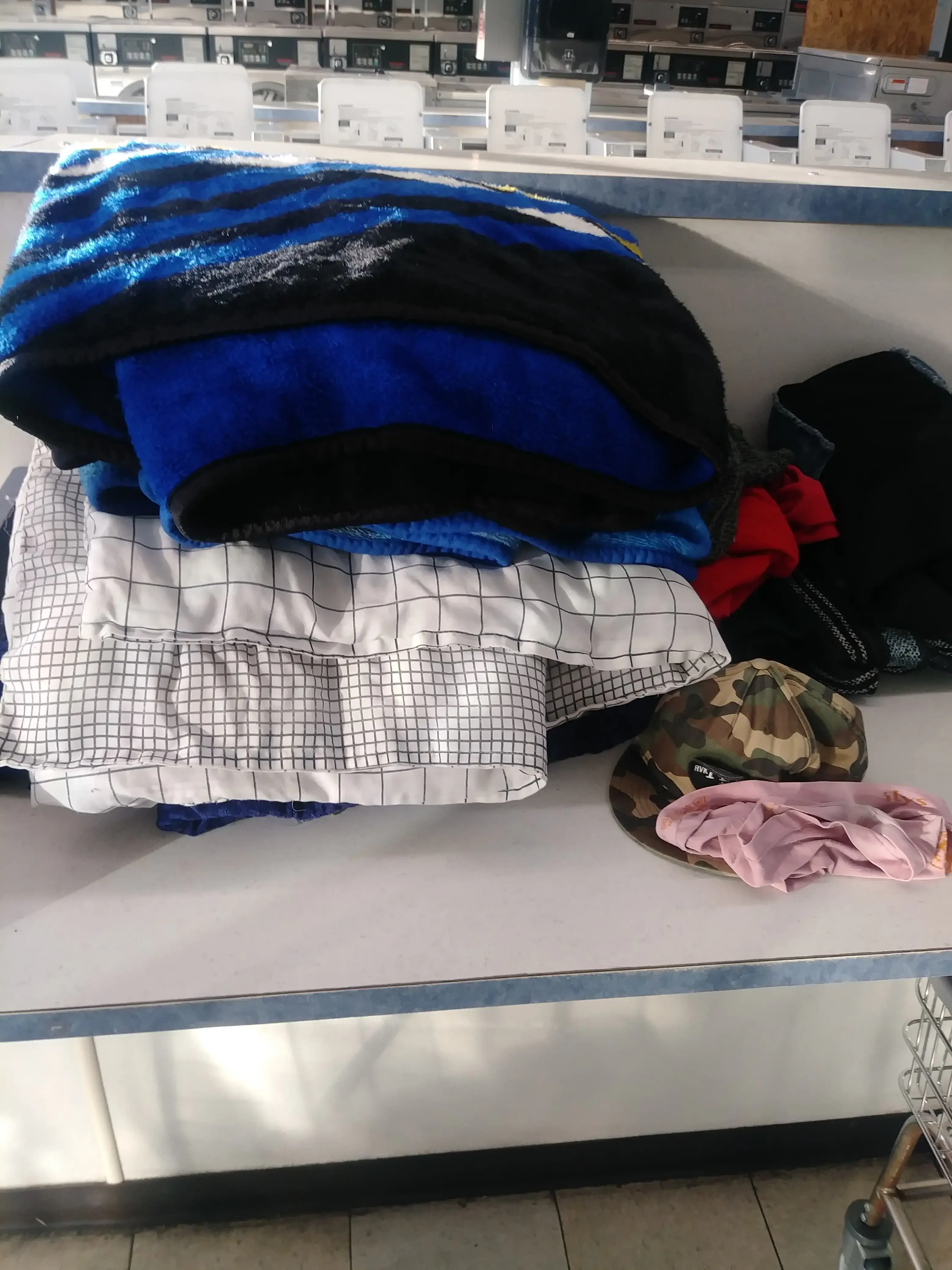 Sunshine Coin-Op Laundry Lavandería thumbnail 6