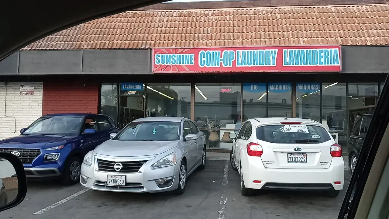 Sunshine Coin-Op Laundry Lavandería location
