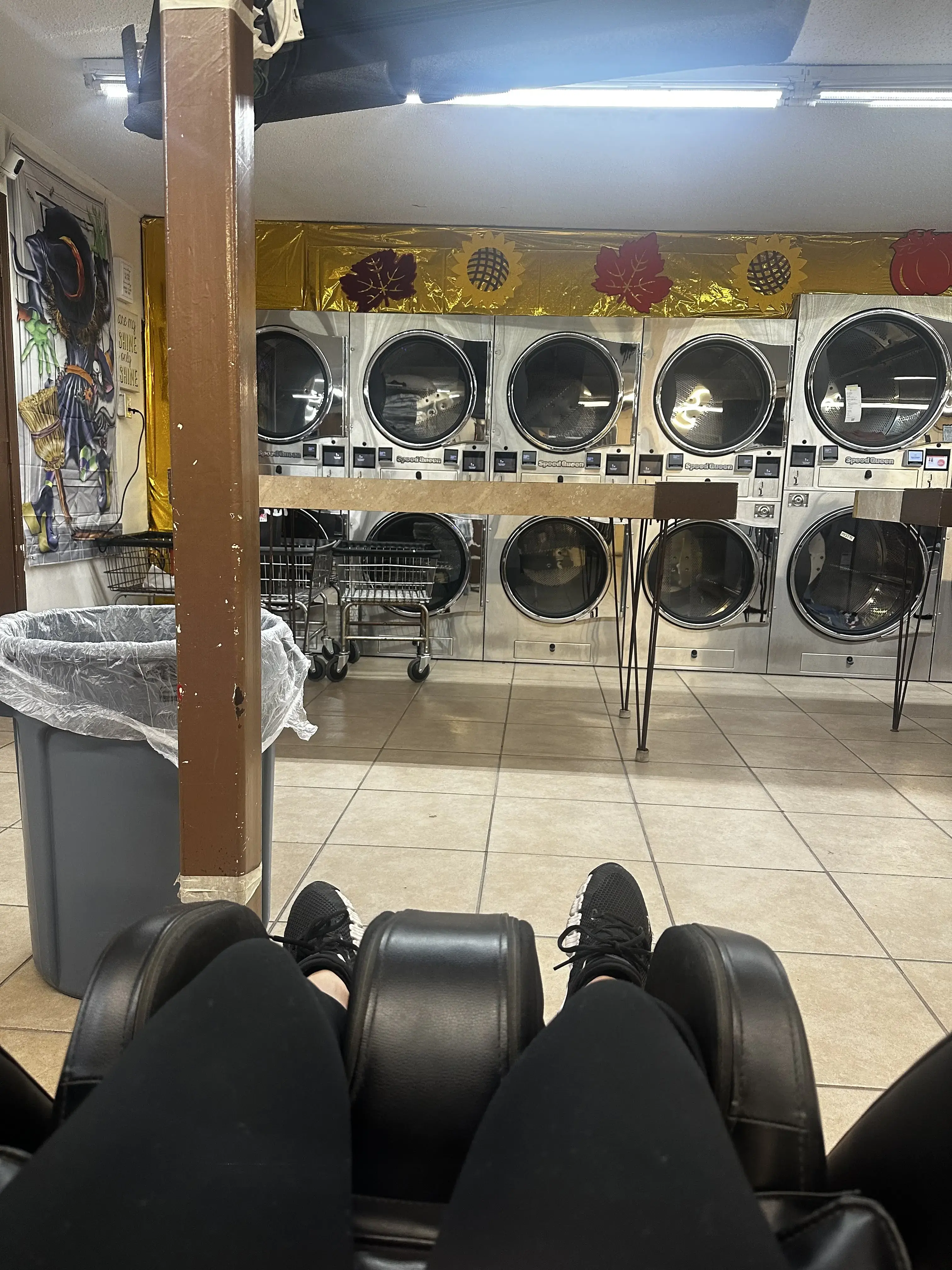 Sunshine Laredo's Laundromat - Image 7