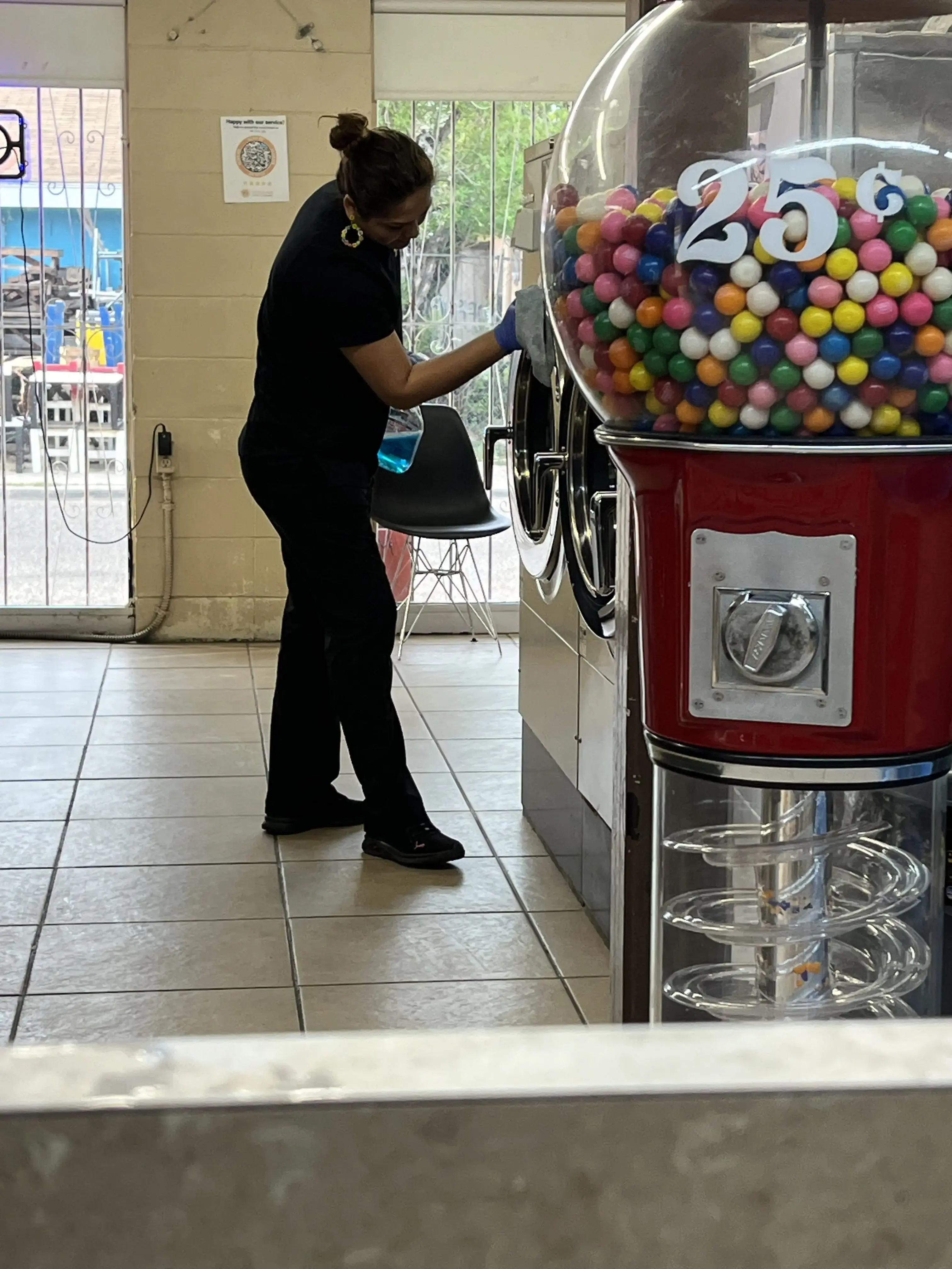 Sunshine Laredo's Laundromat thumbnail 14