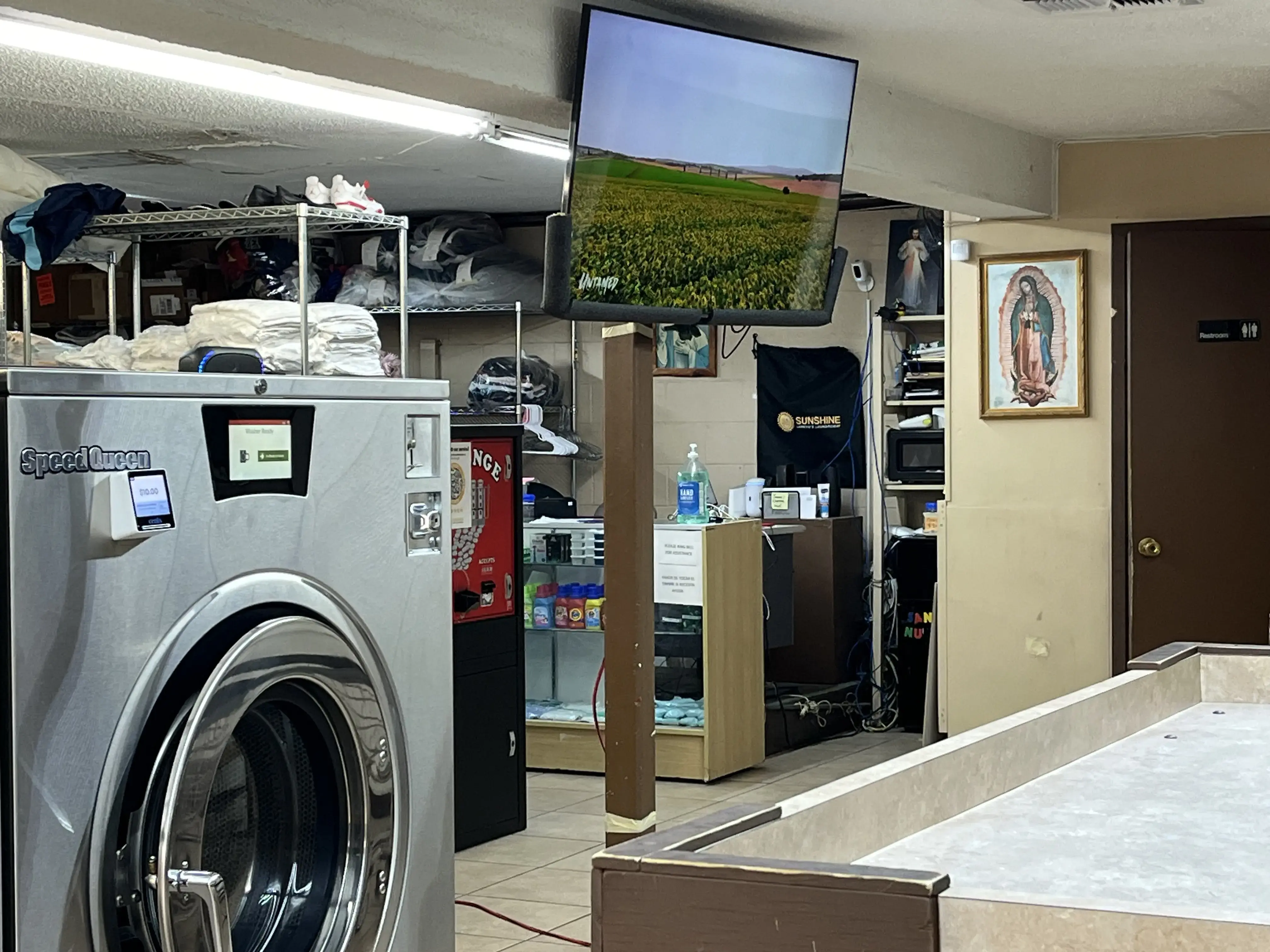 Sunshine Laredo's Laundromat thumbnail 20