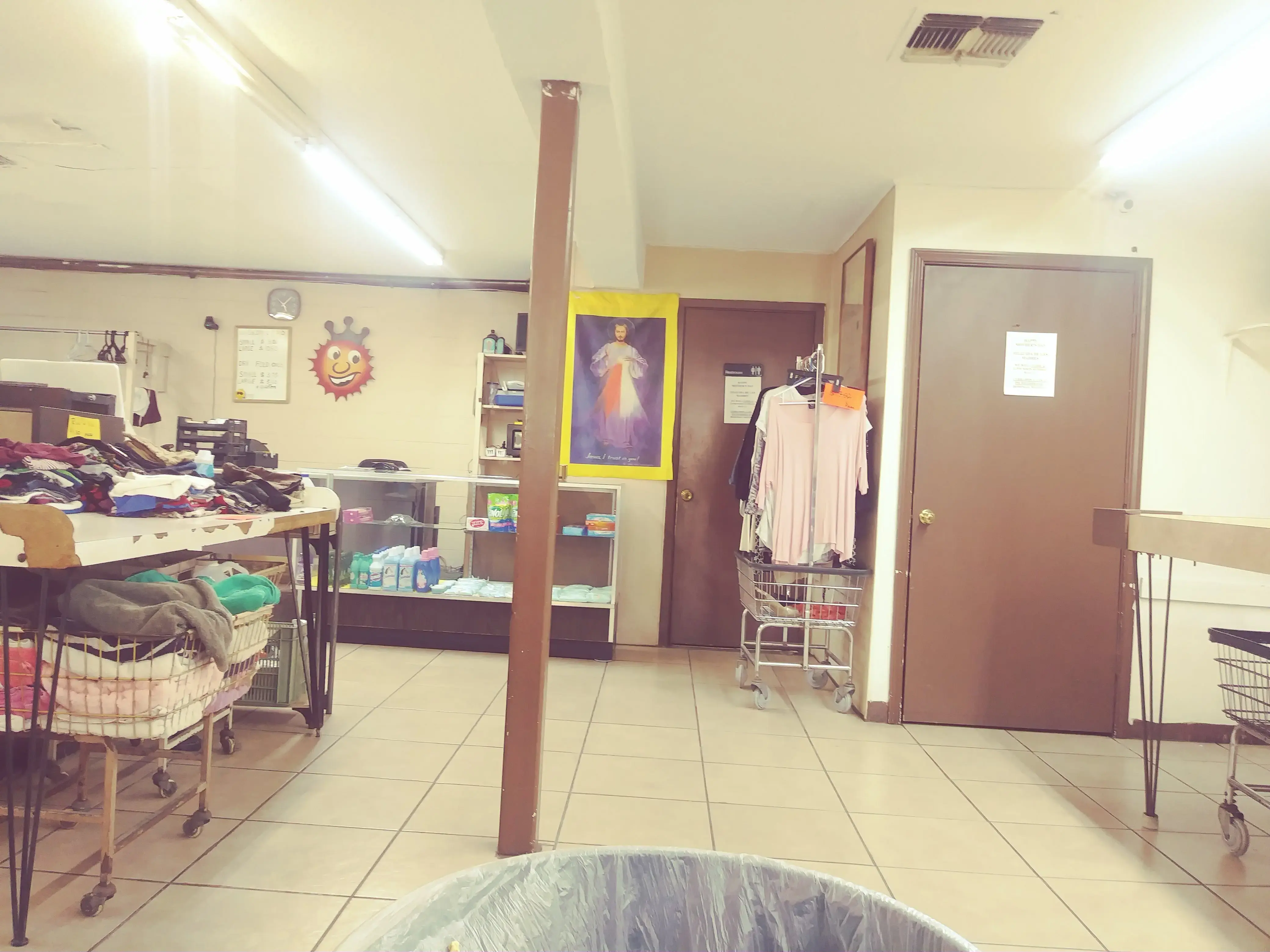 Sunshine Laredo's Laundromat thumbnail 9