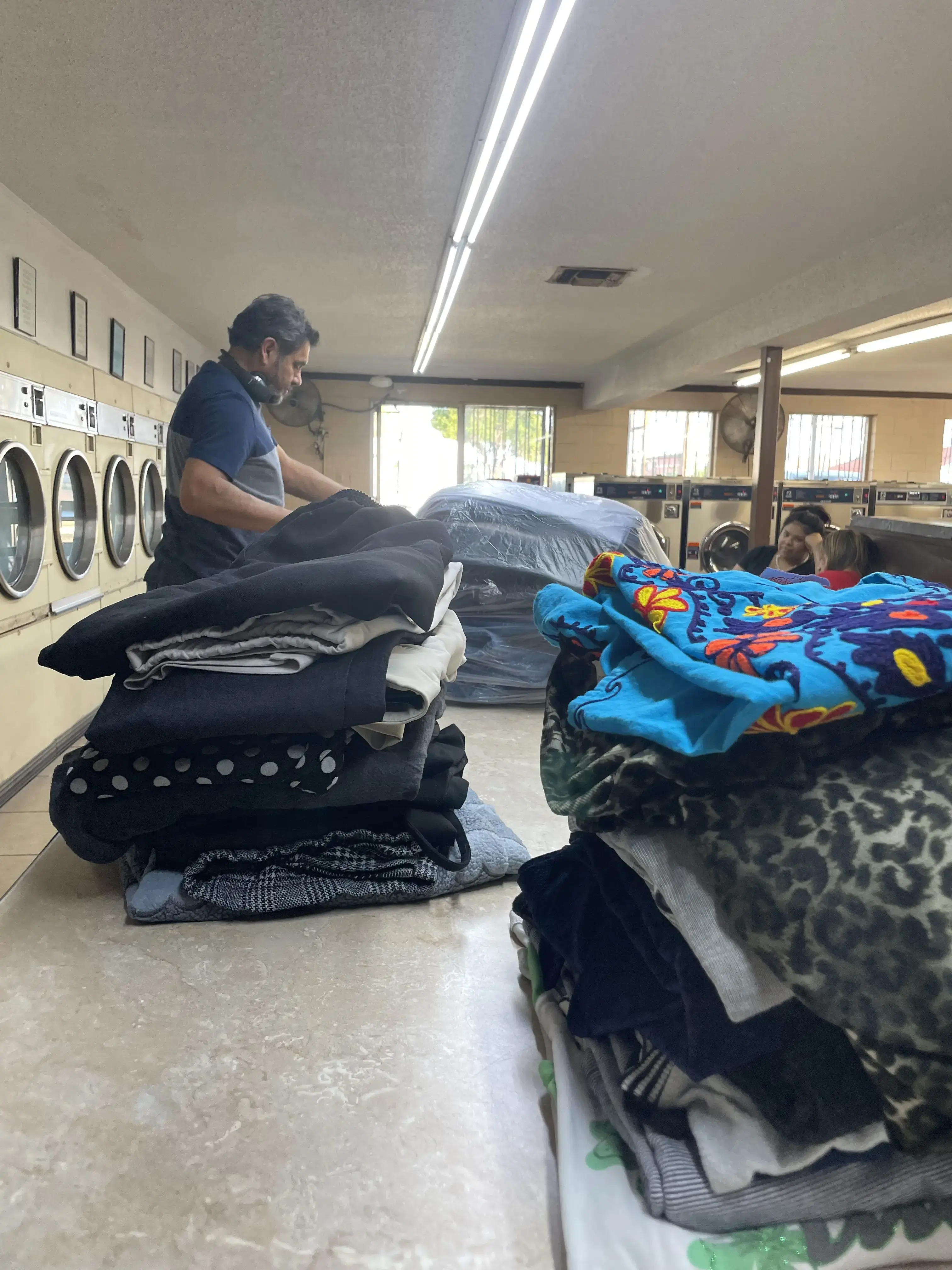 Sunshine Laredo's Laundromat - Image 4