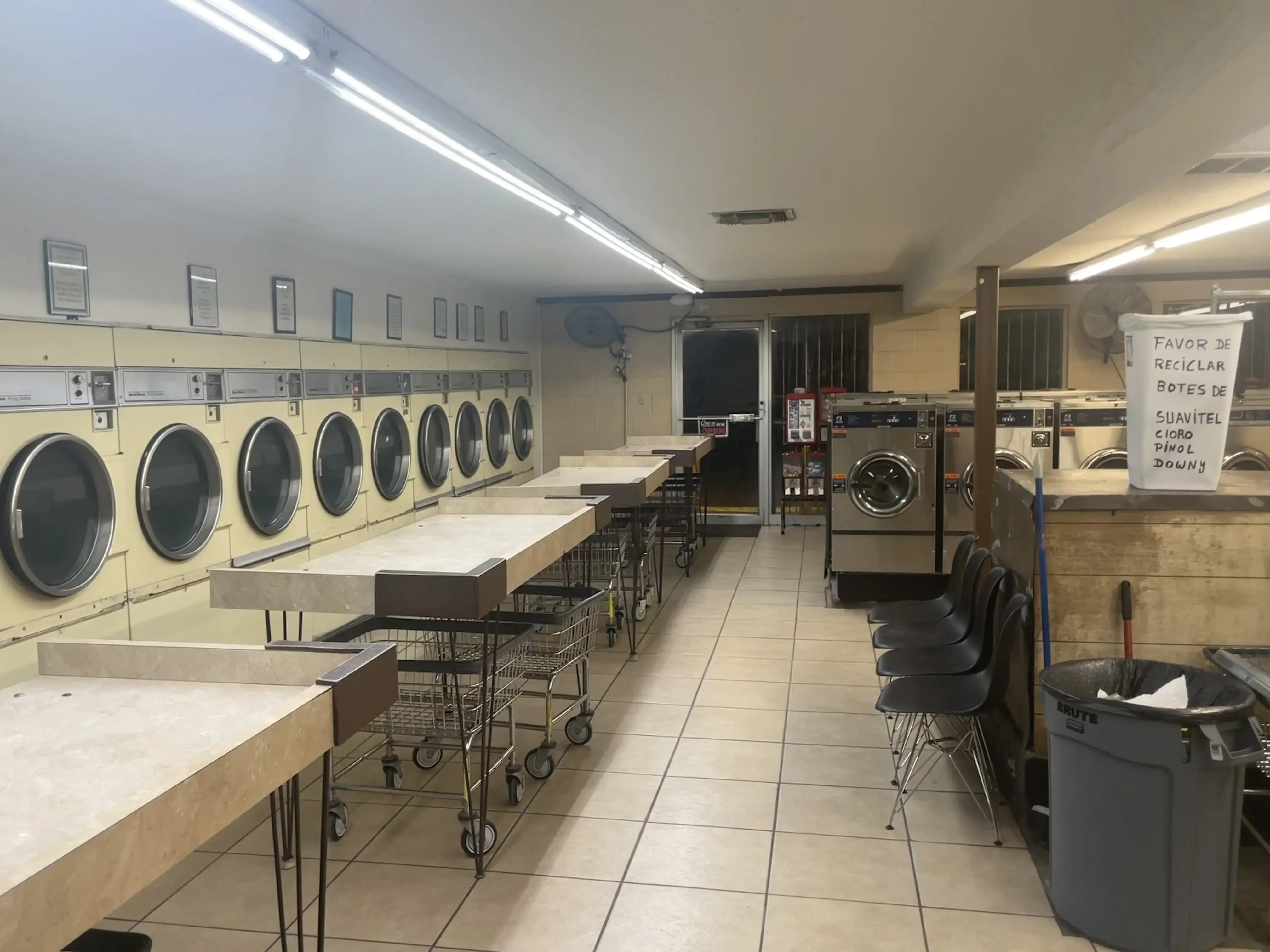 Sunshine Laredo's Laundromat thumbnail 2