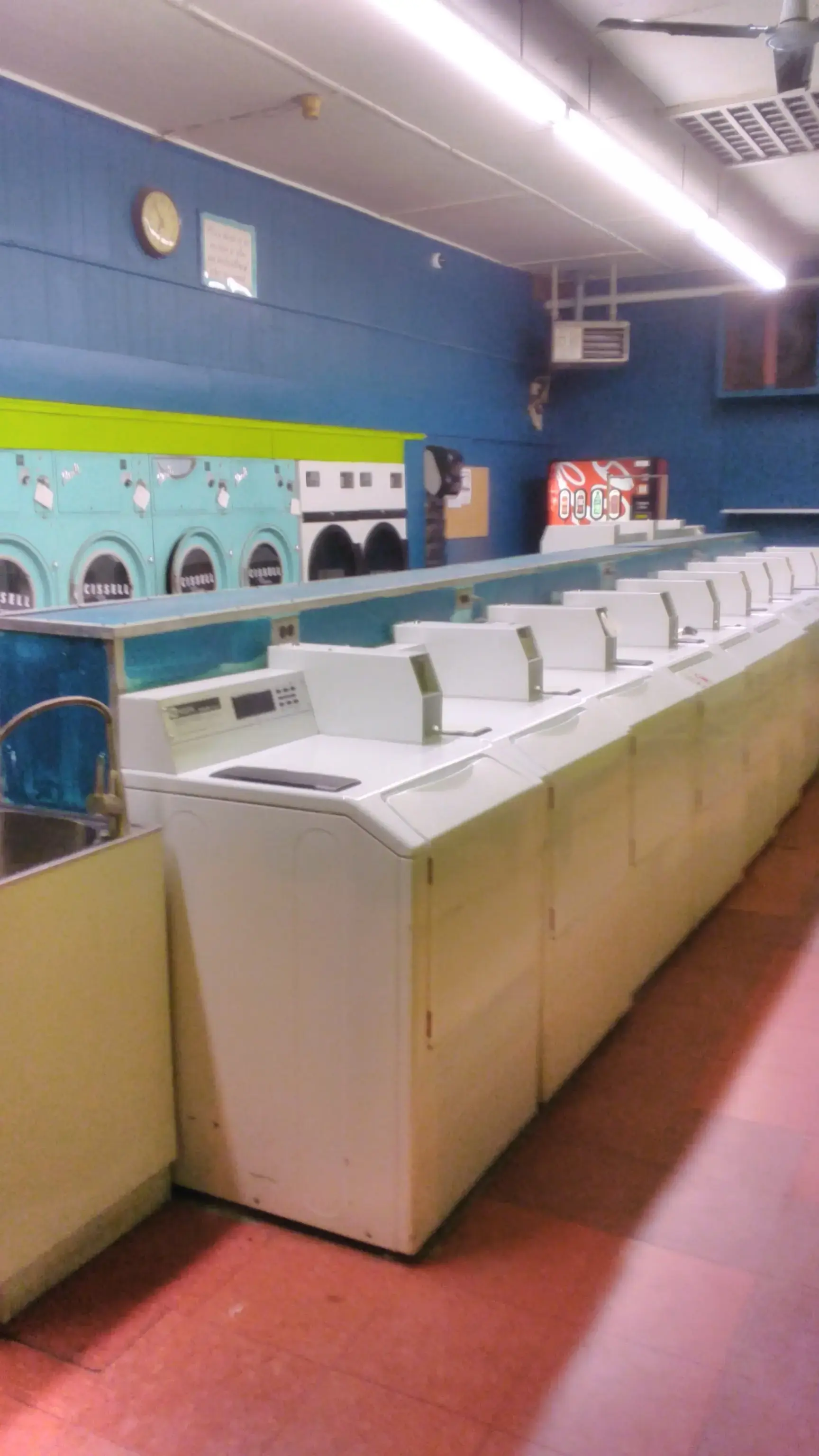 Sunshine Laundromat - Image 8