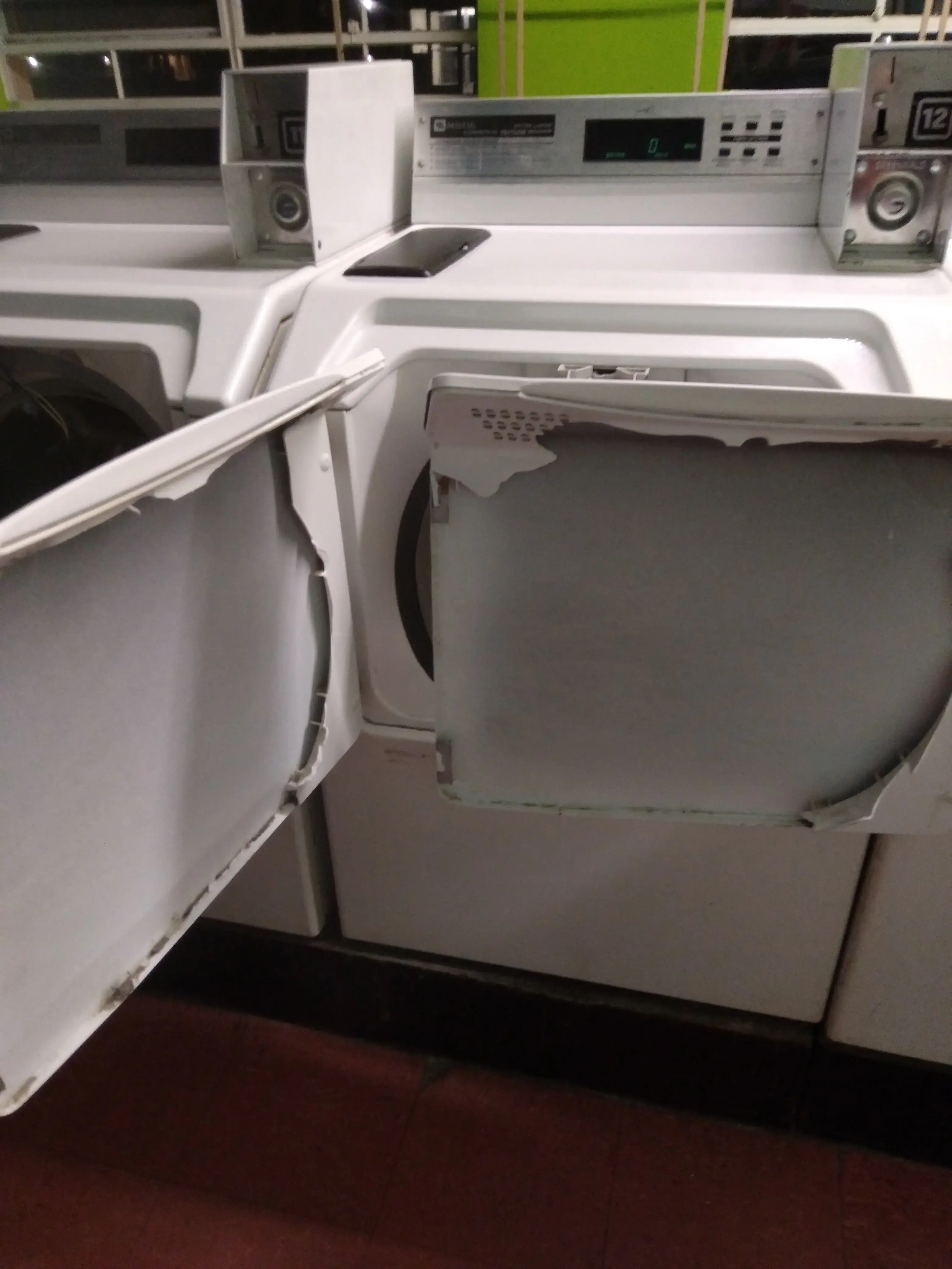 Sunshine Laundromat - Image 7