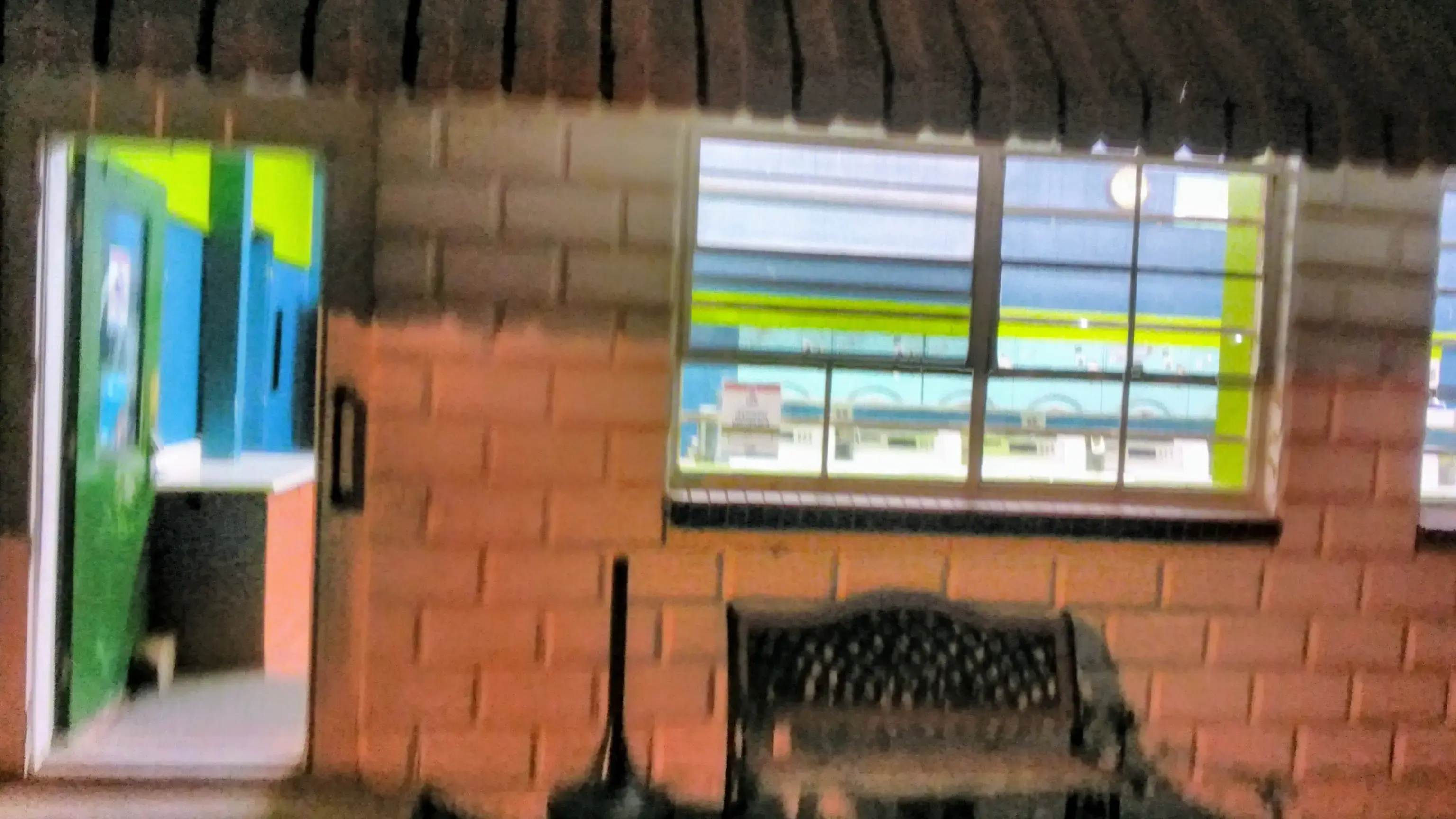 Sunshine Laundromat thumbnail 17