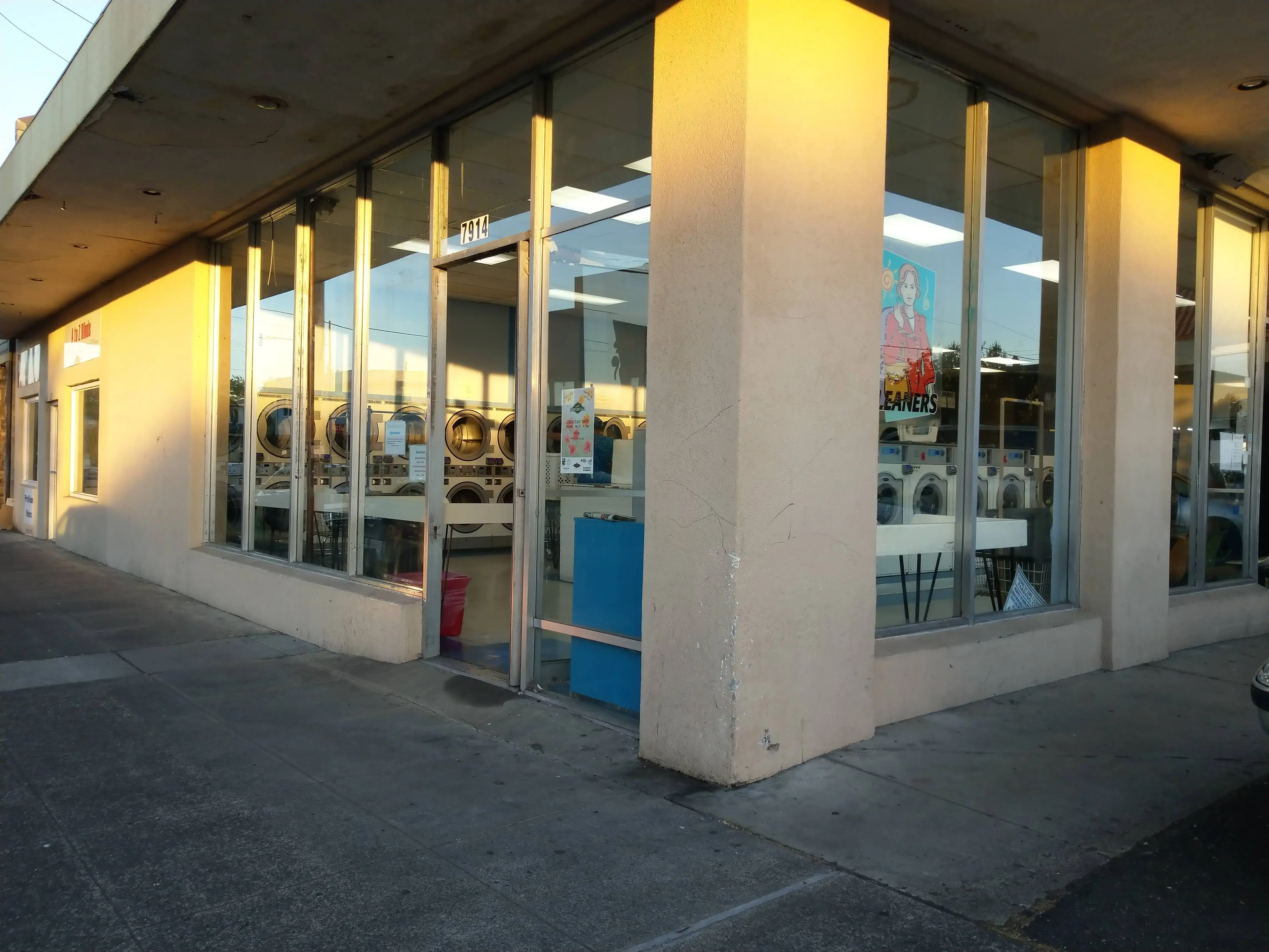 Sunshine on Glisan Coin Laundry & Cleaners - Image 10