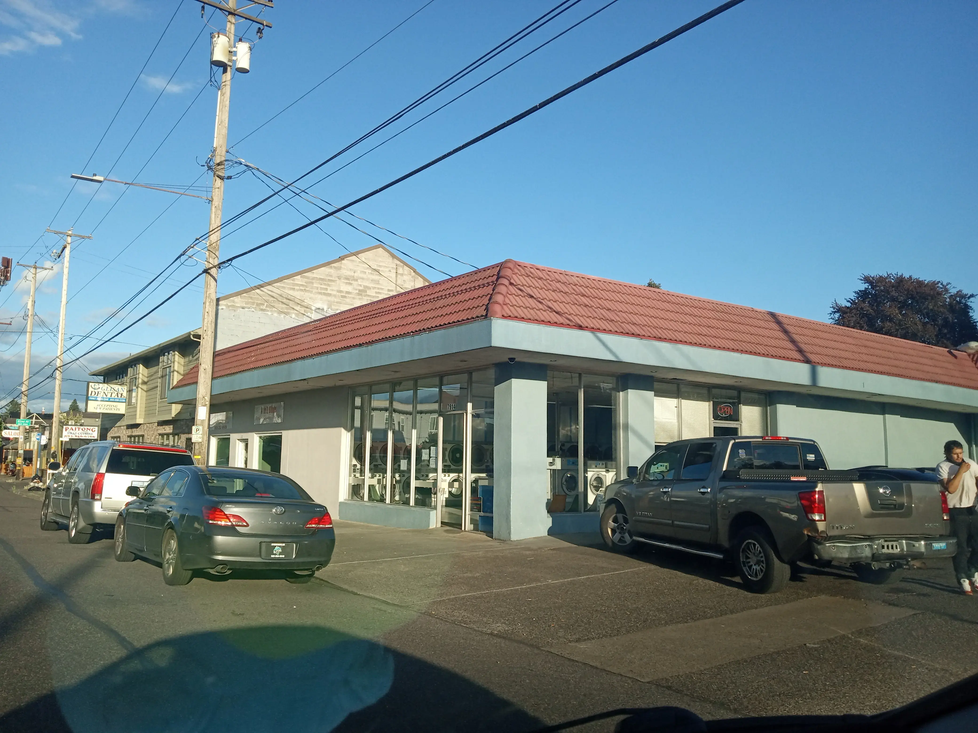 Sunshine on Glisan Coin Laundry & Cleaners thumbnail 3