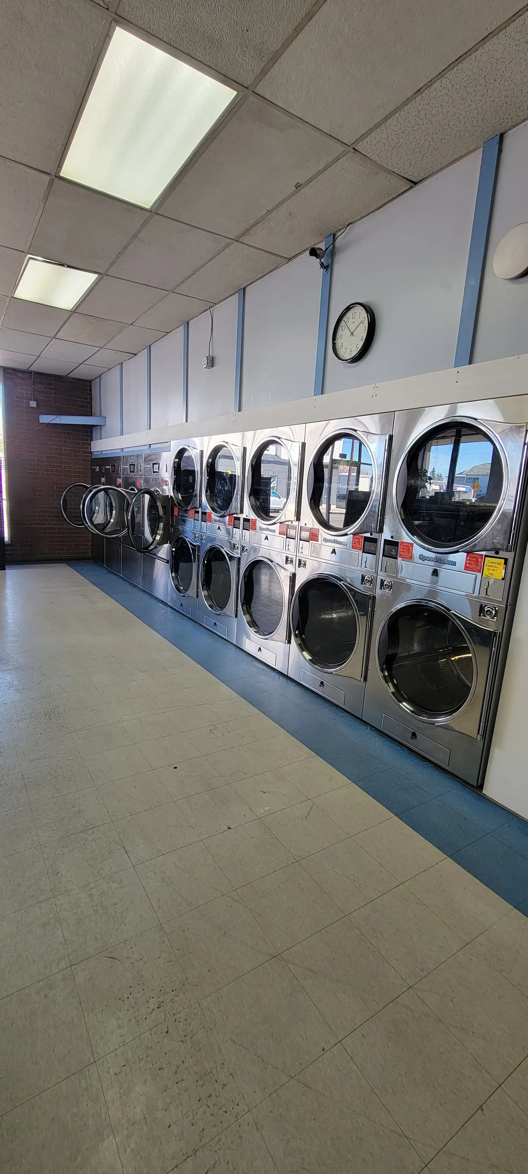 Sunshine on Glisan Coin Laundry & Cleaners - Image 12