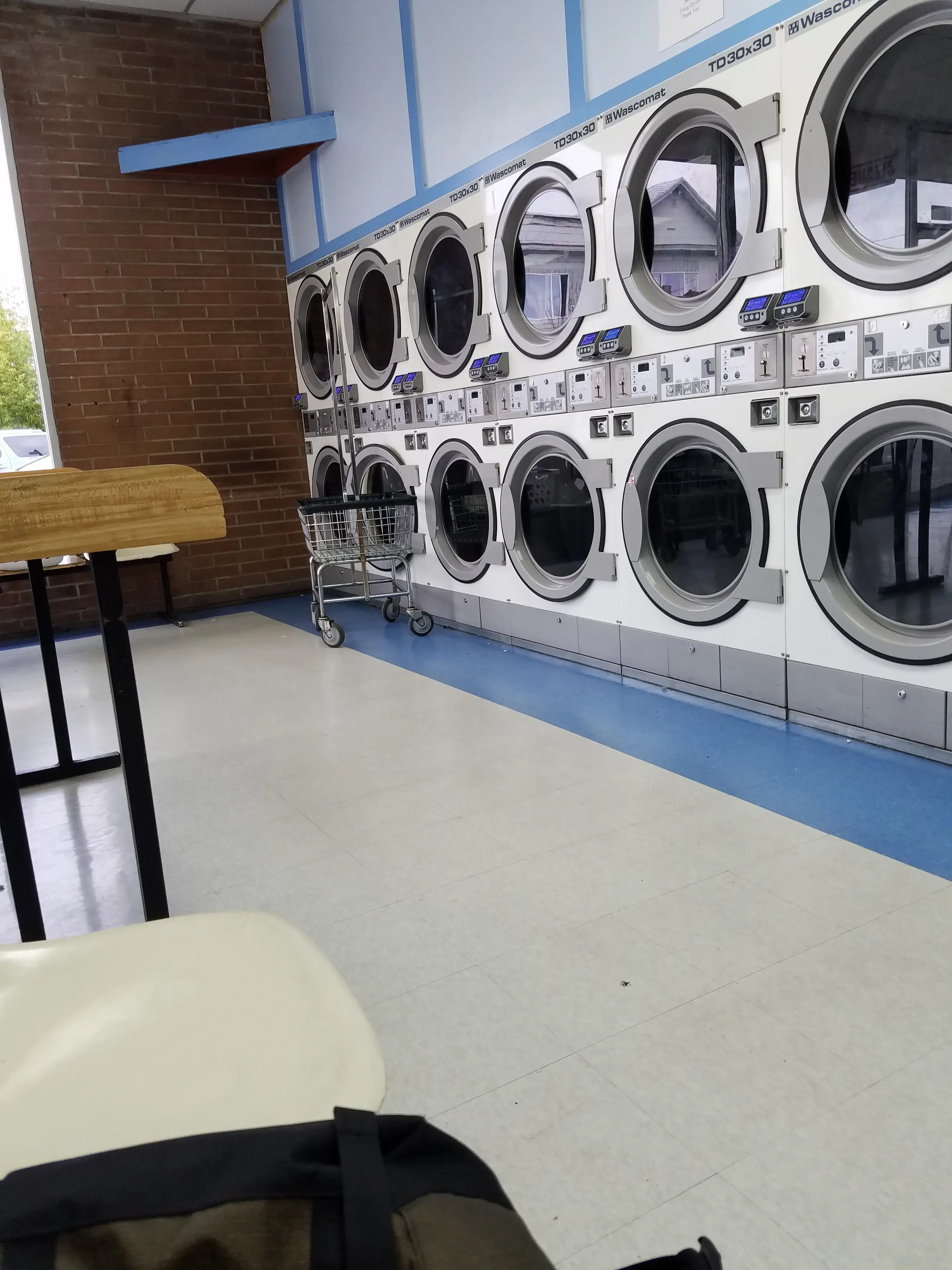 Sunshine on Glisan Coin Laundry & Cleaners thumbnail 7