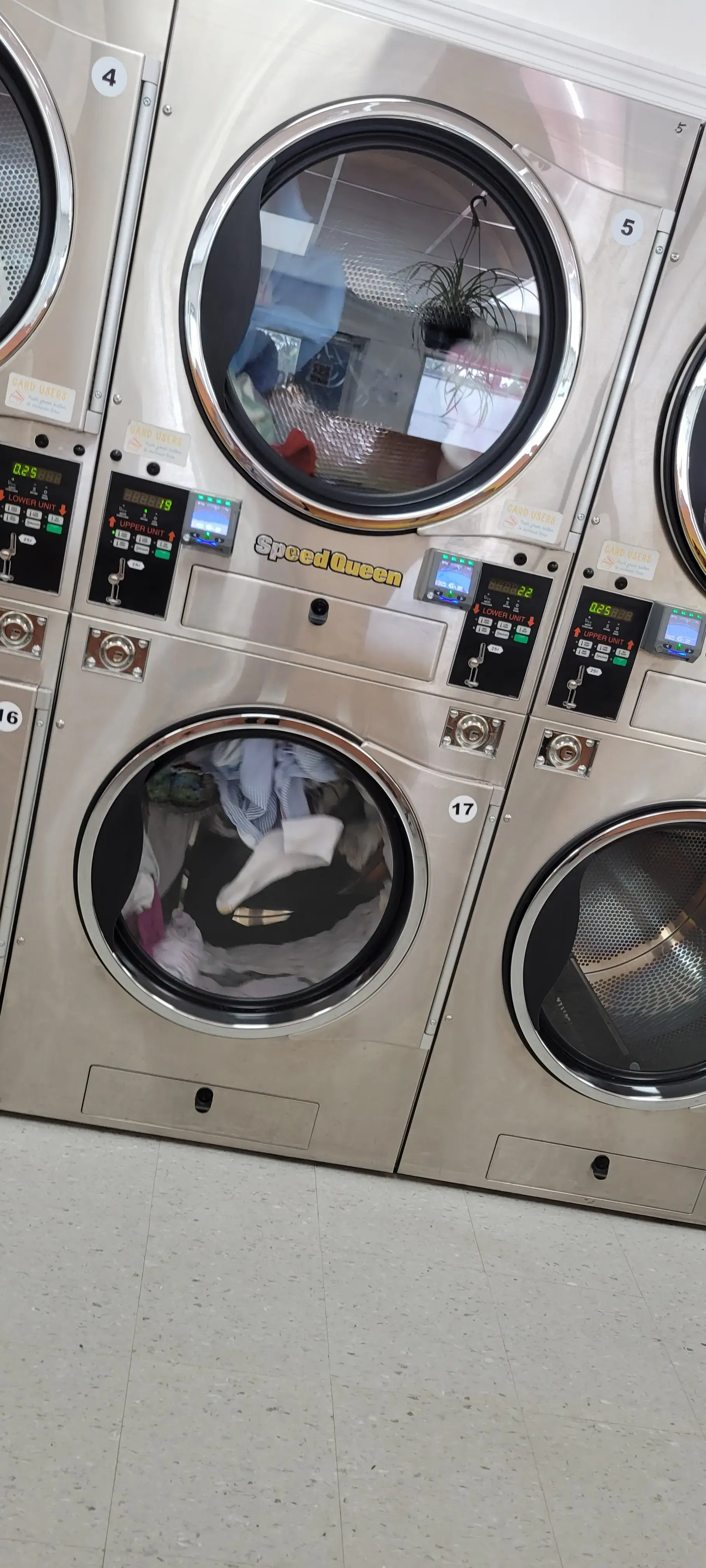 Sunshine Suds Laundromat - Image 14