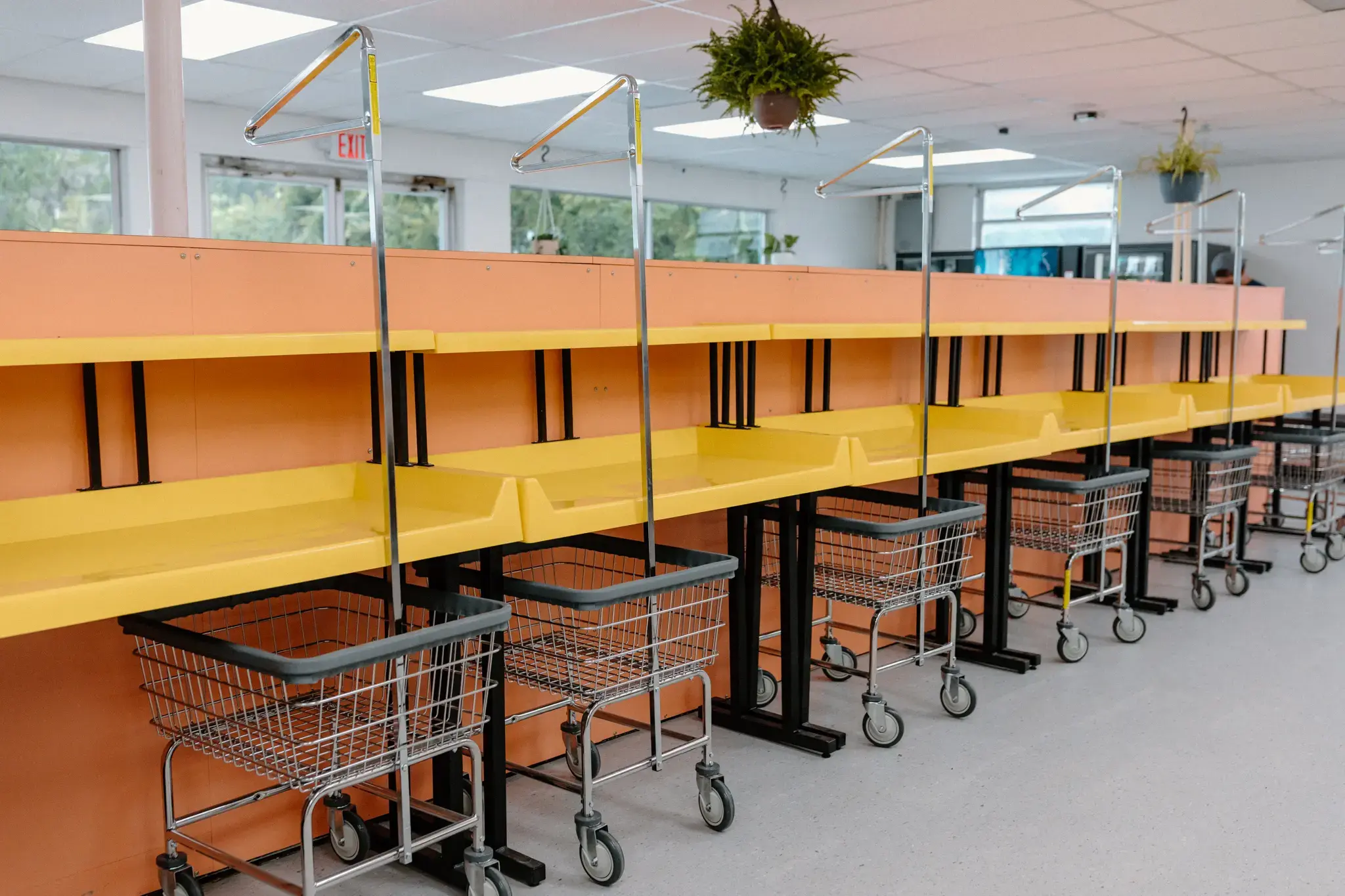 Sunshine Suds Laundromat thumbnail 2