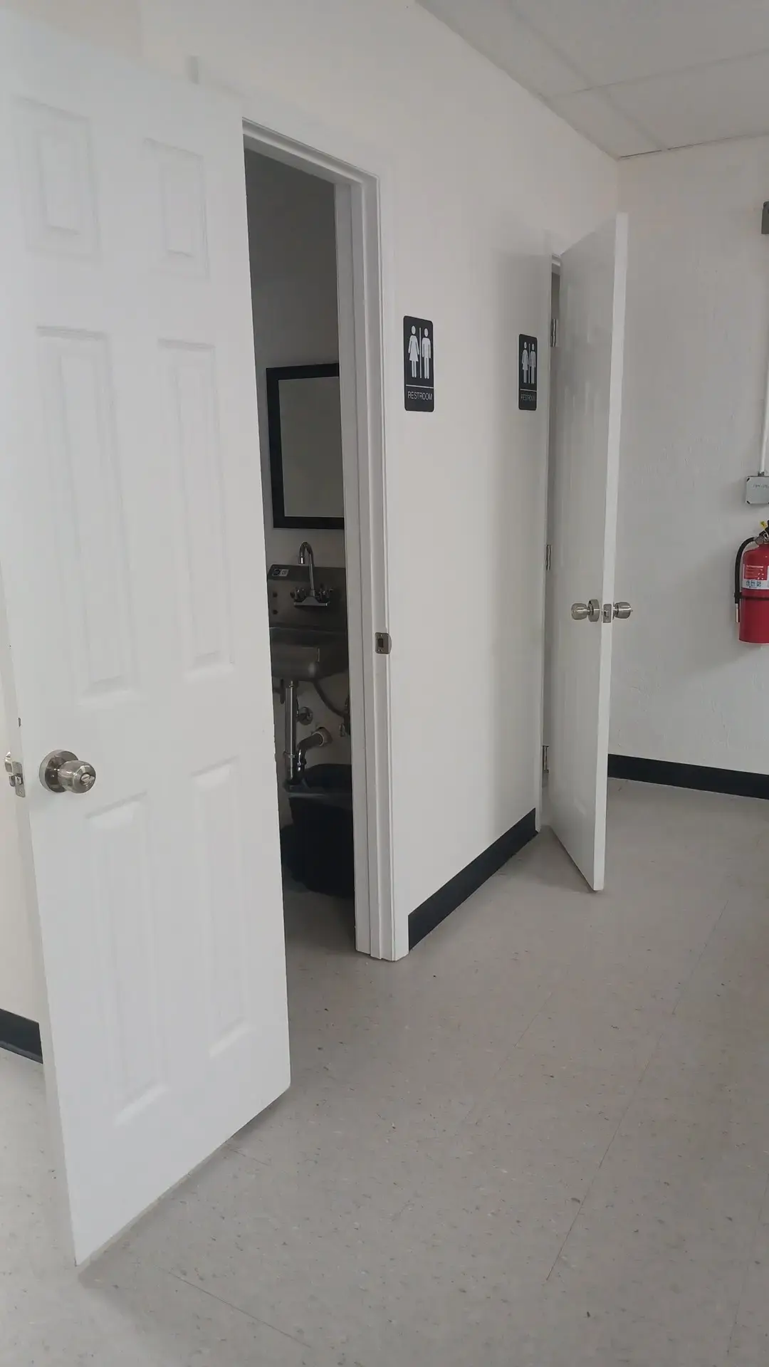 Sunshine Suds Laundromat - Image 16