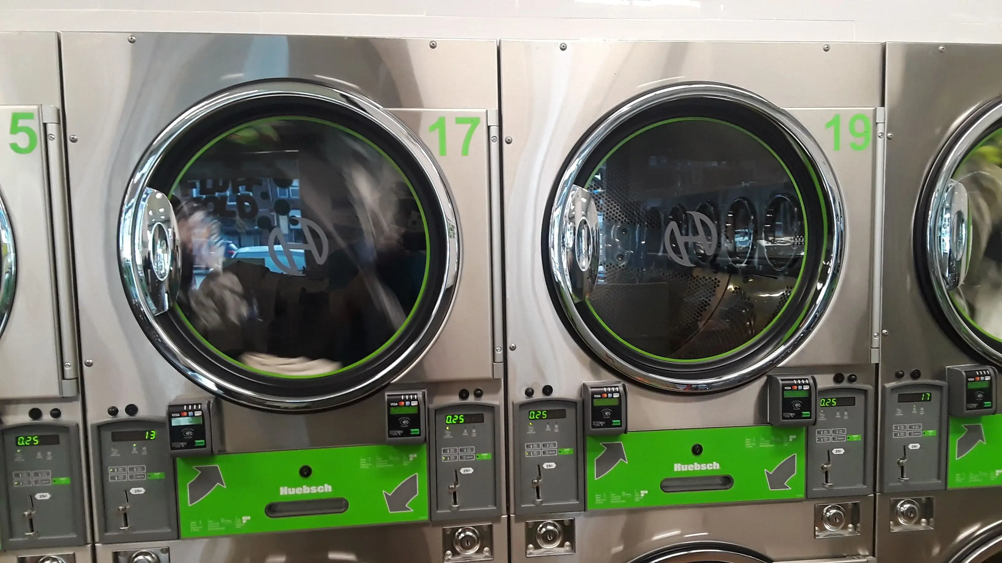 Super Bubbles Laundromat - Image 9