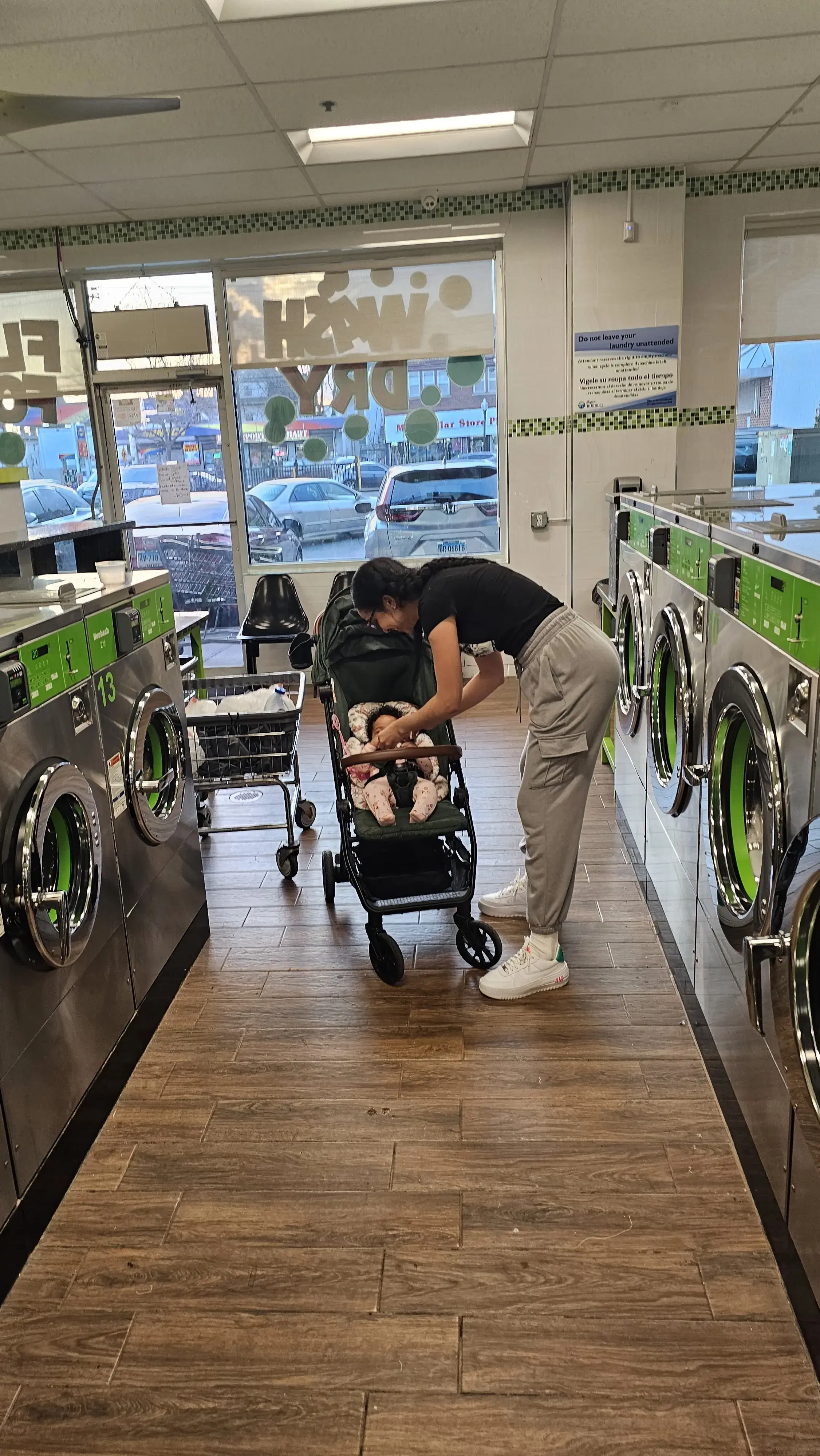 Super Bubbles Laundromat - Image 6
