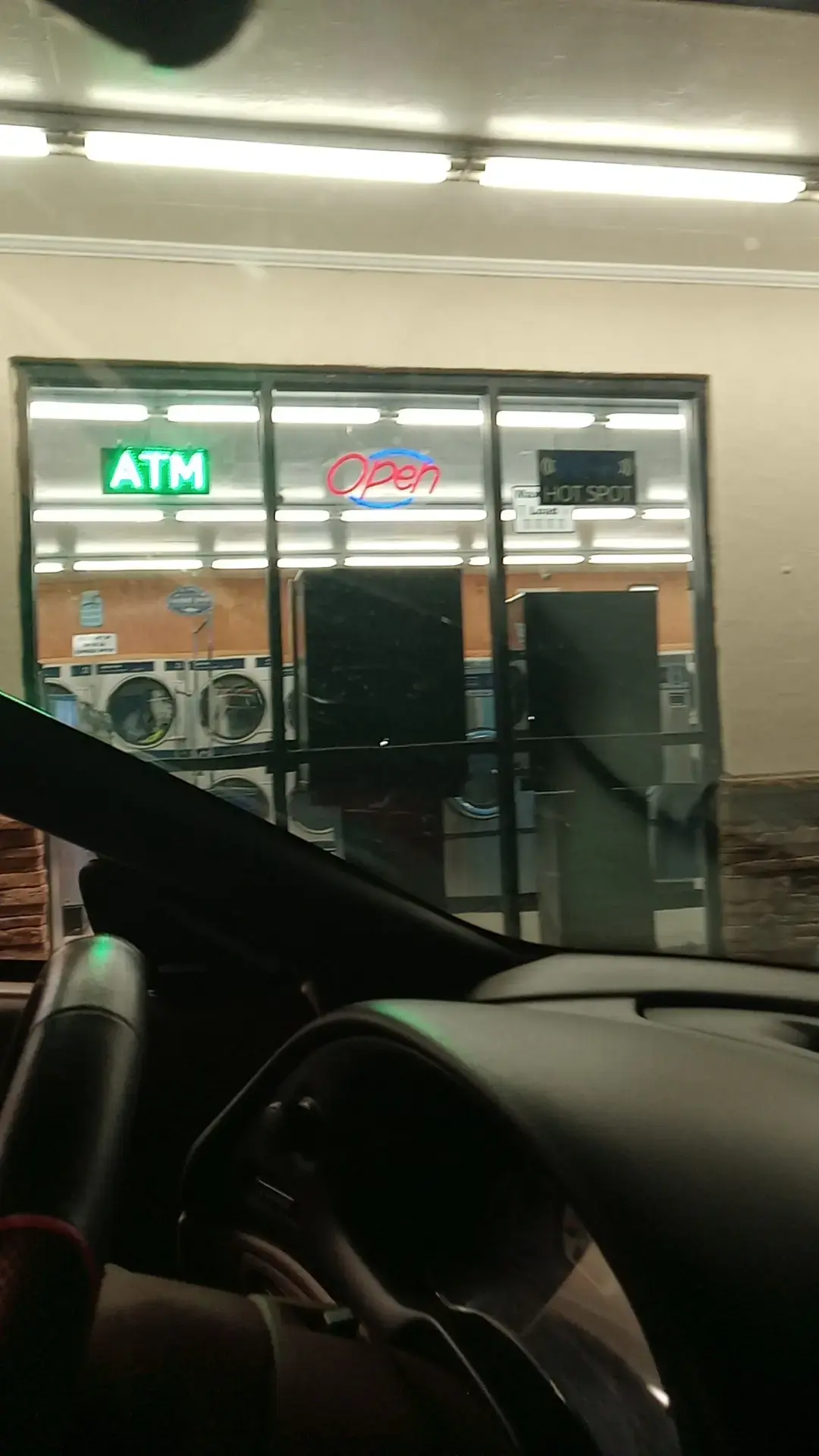 Super clean coin laundry - Image 10