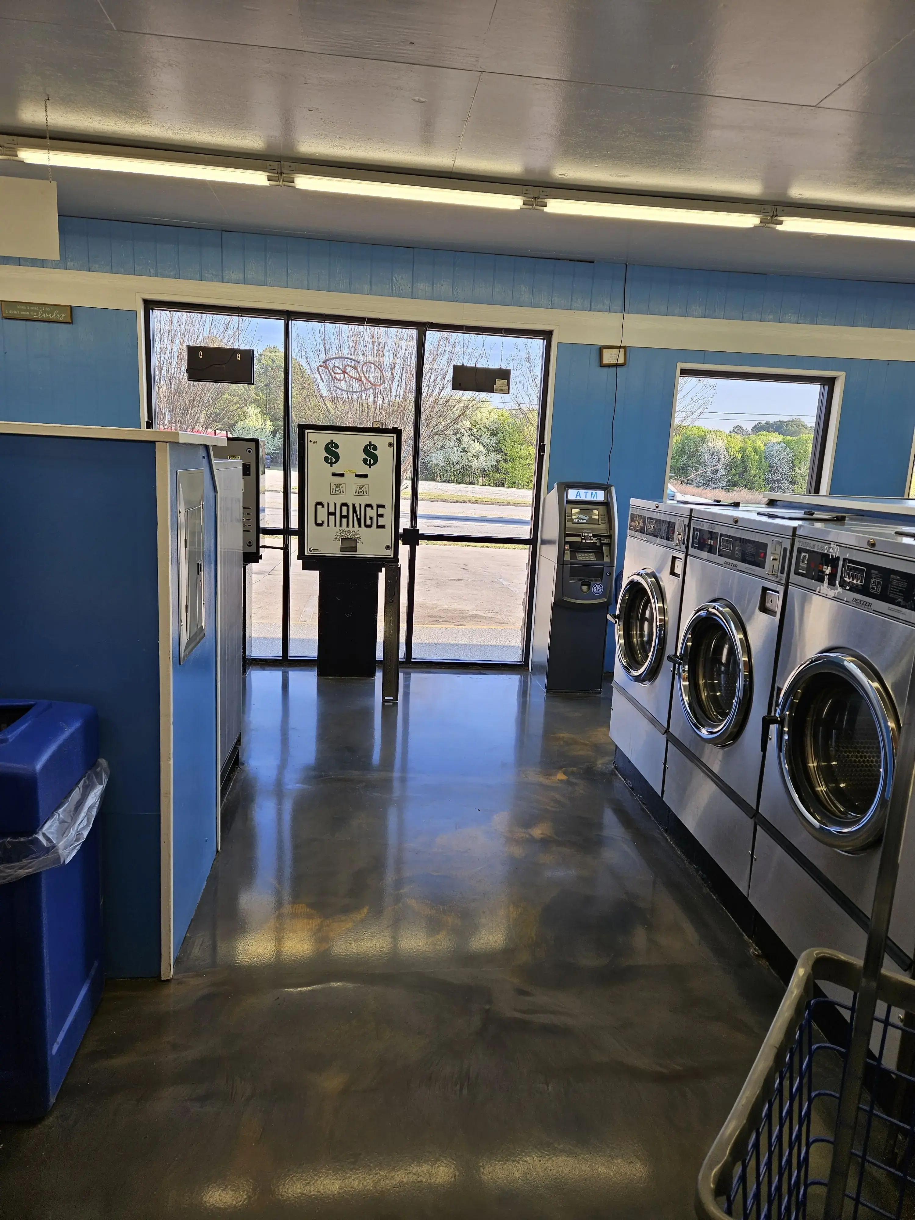 Super clean coin laundry location
