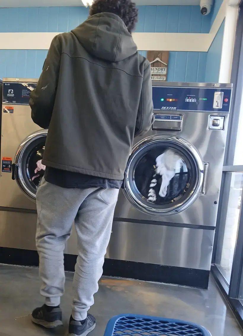 Super clean coin laundry thumbnail 16