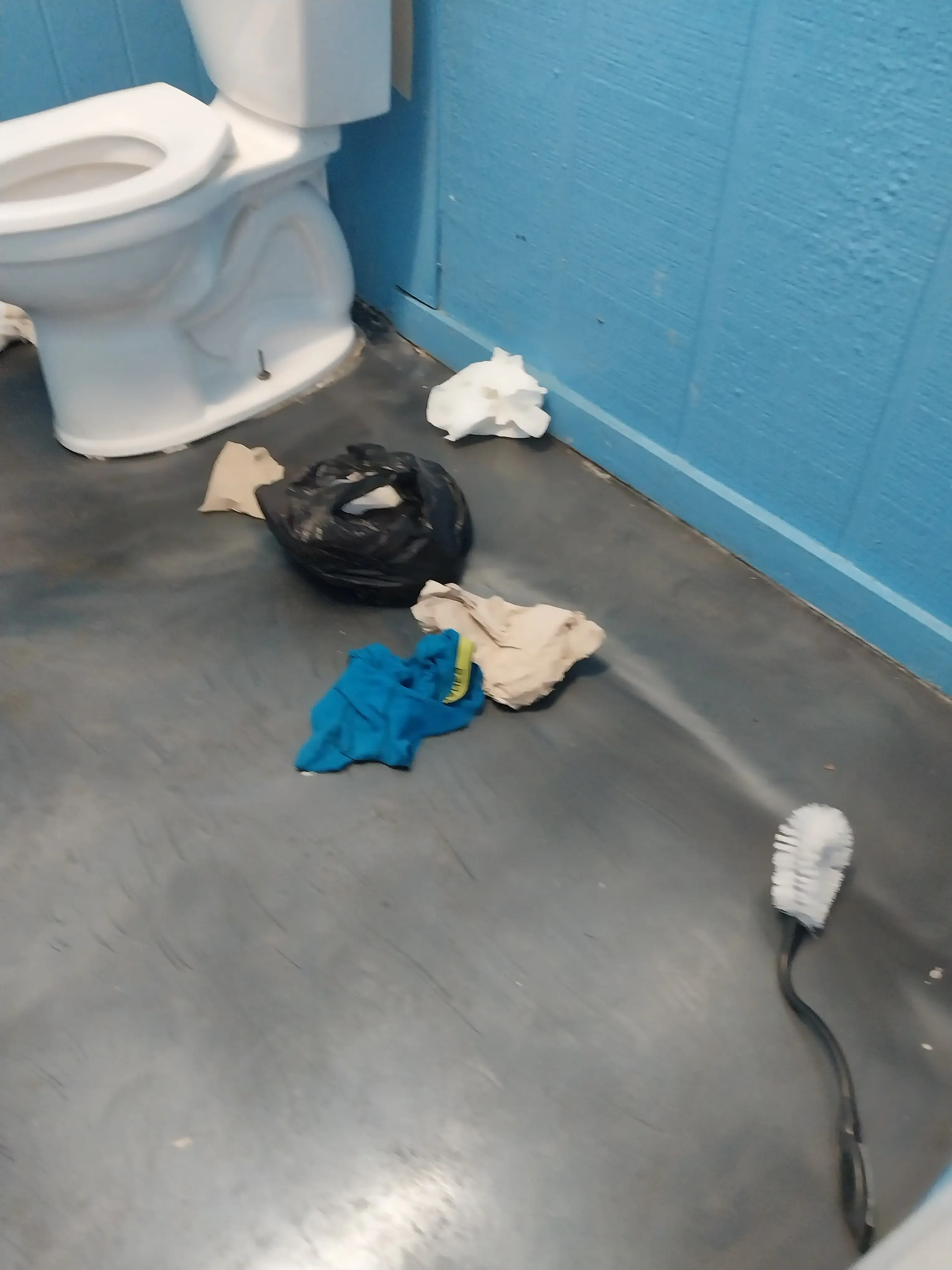 Super clean coin laundry thumbnail 14
