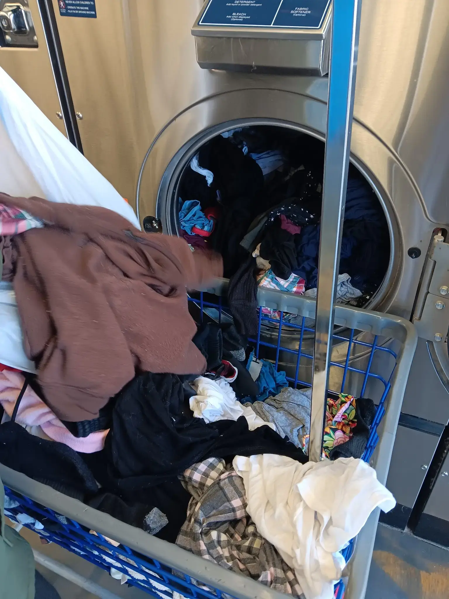 Super clean coin laundry thumbnail 3