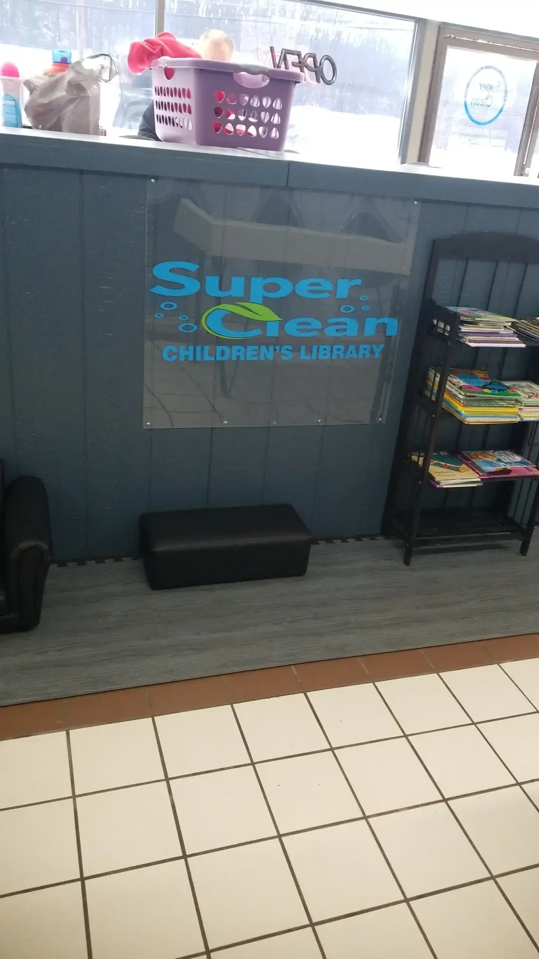Super Clean Coin Laundry - Image 8