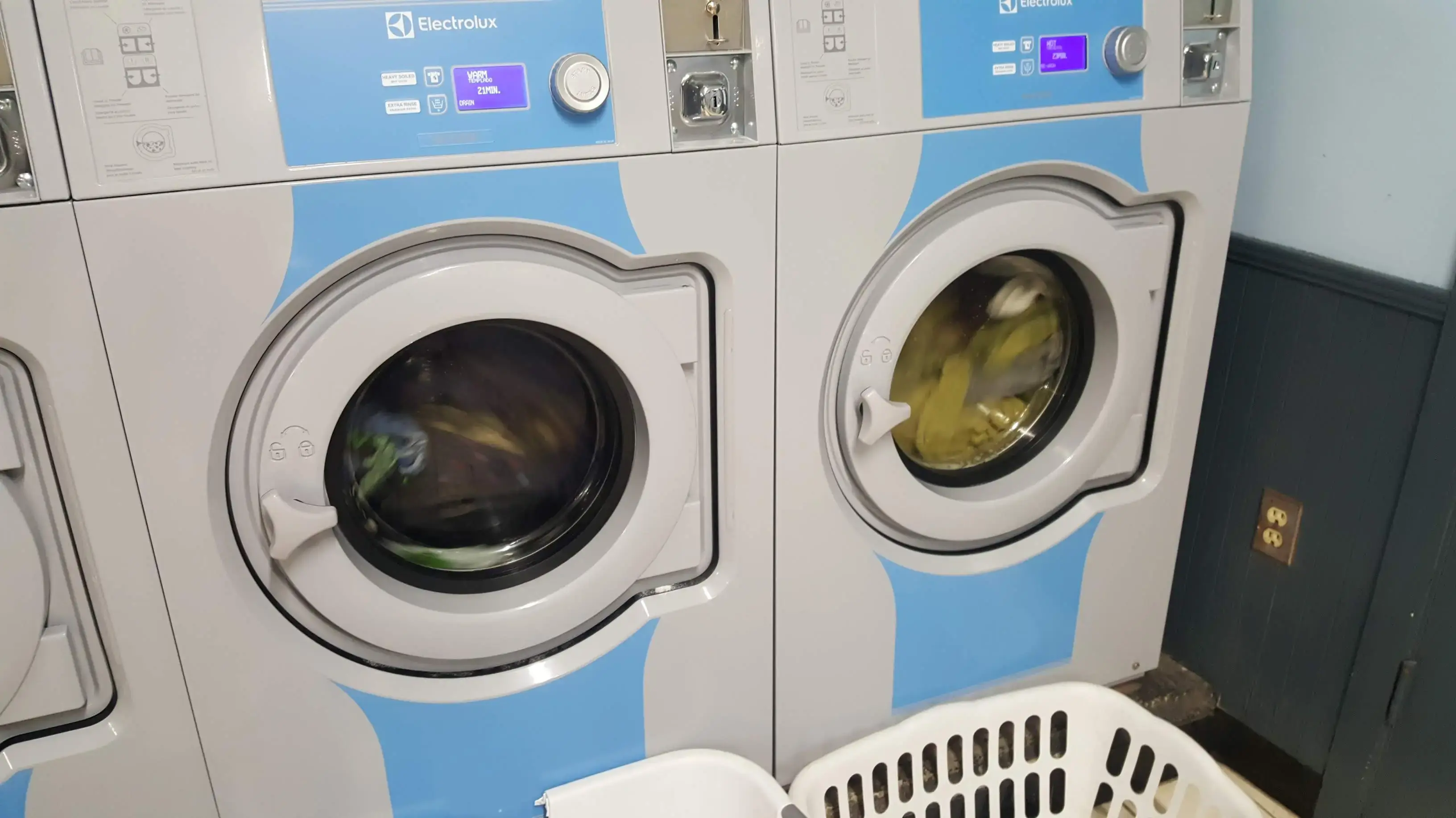 Super Clean Coin Laundry thumbnail 14