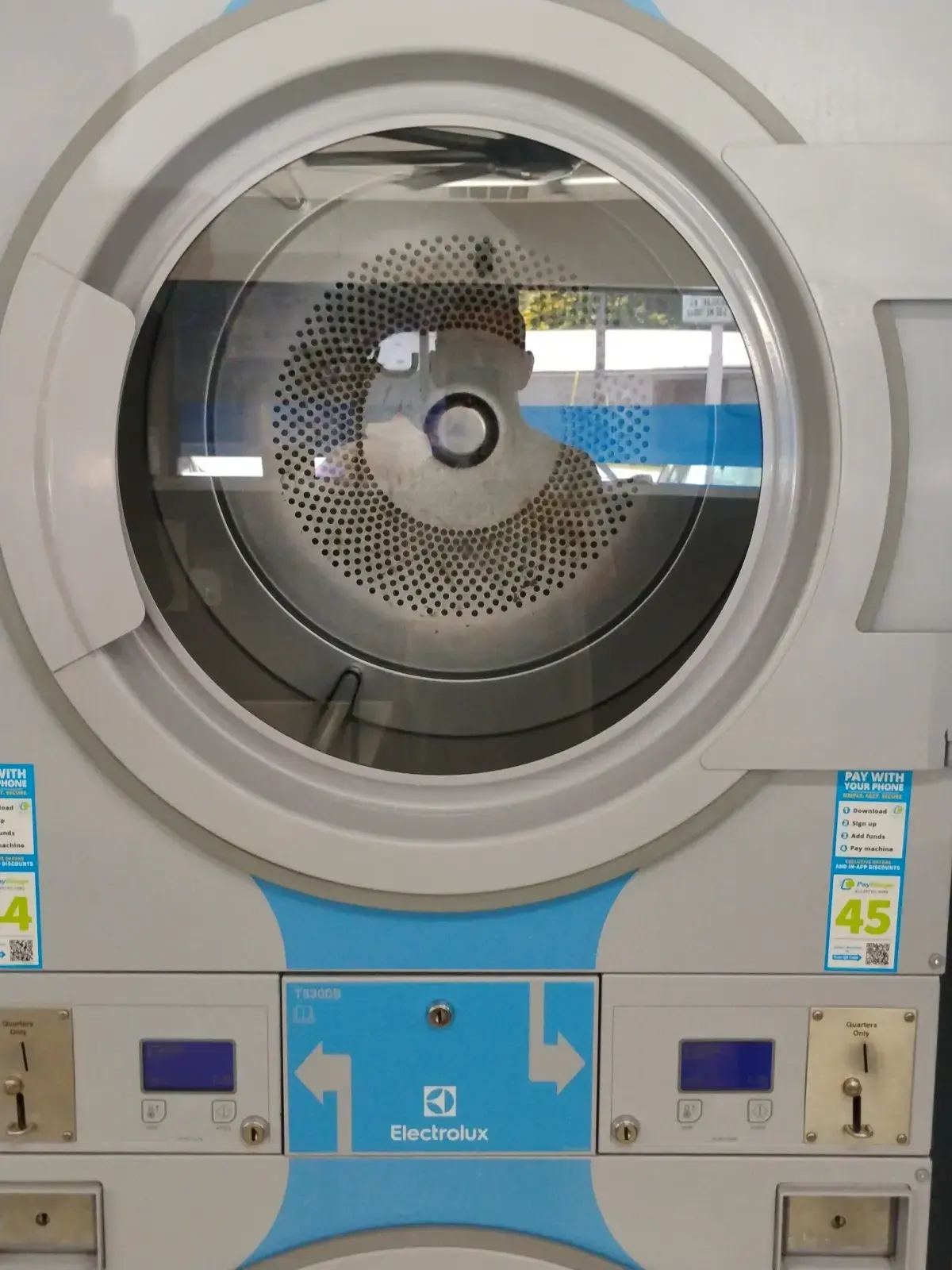 Super Clean Coin Laundry - Image 3