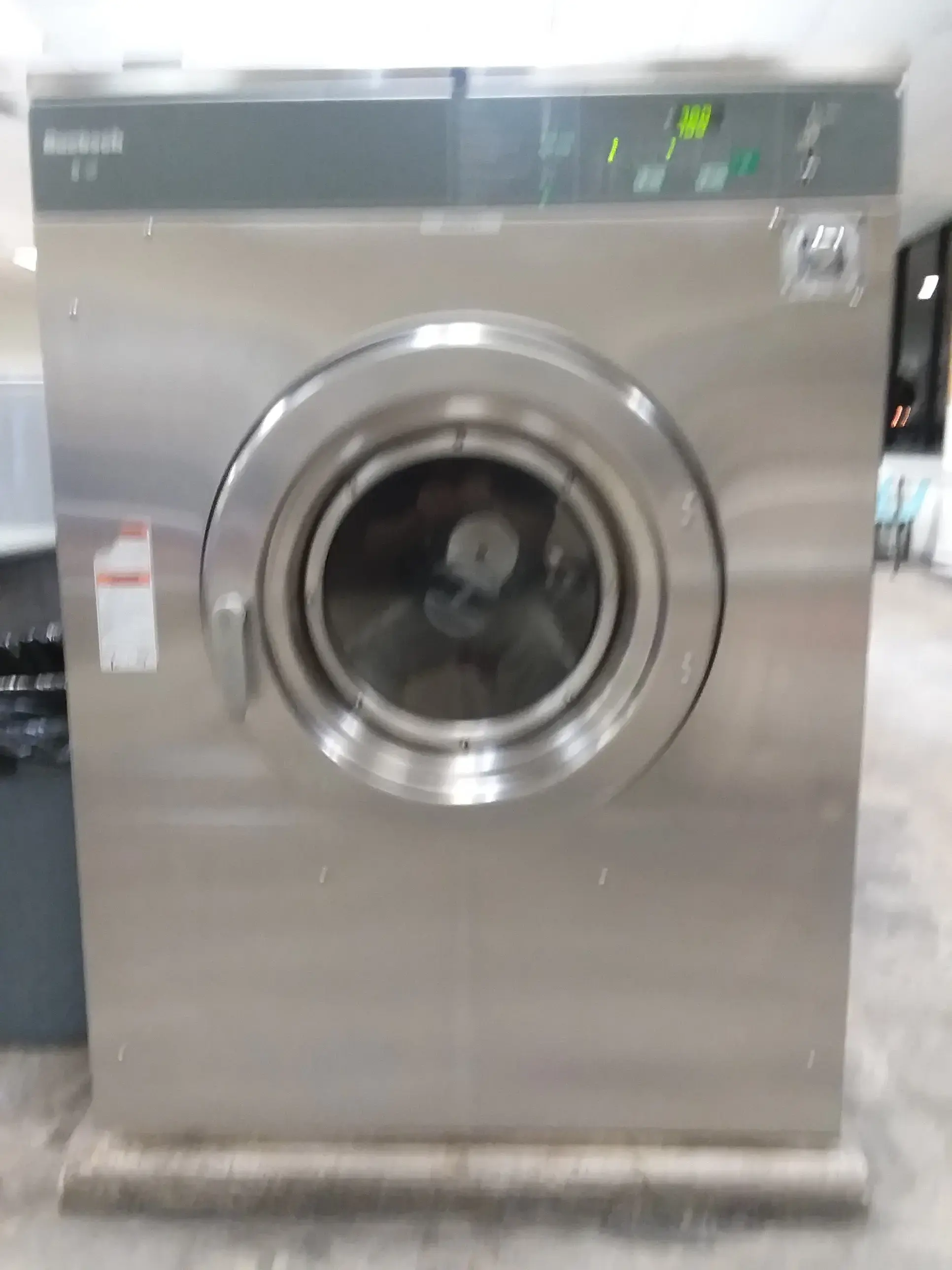 Super Clean Coin Laundry - Image 20