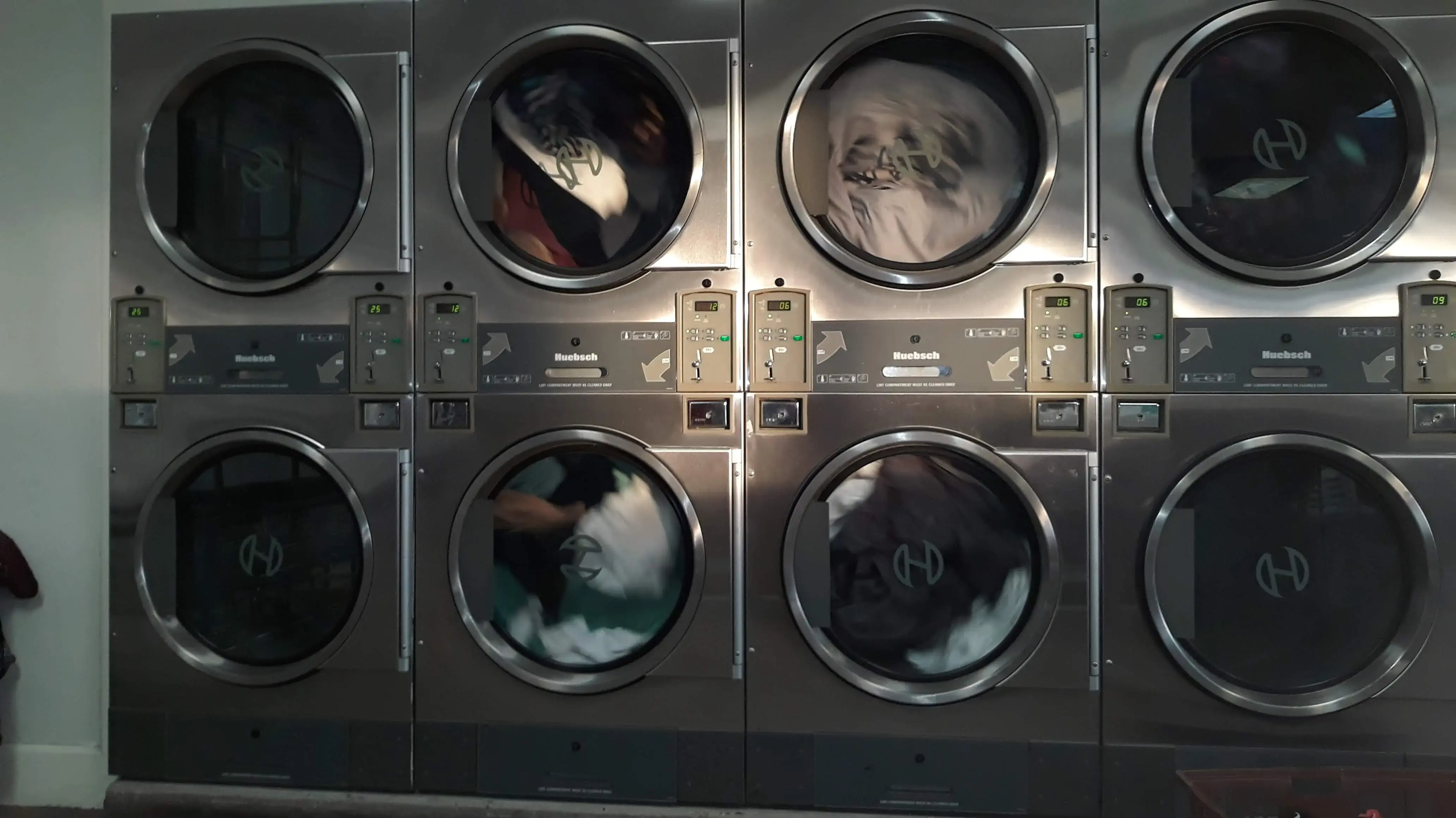 Super Clean Coin Laundry - Image 5