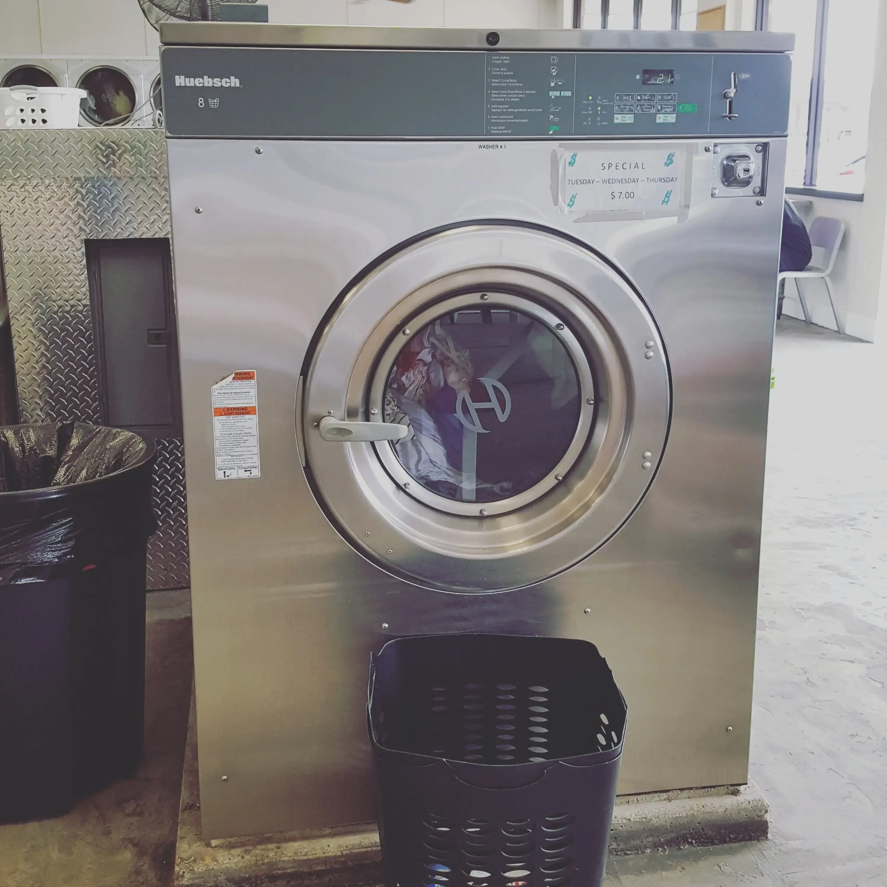 Super Clean Coin Laundry - Image 2