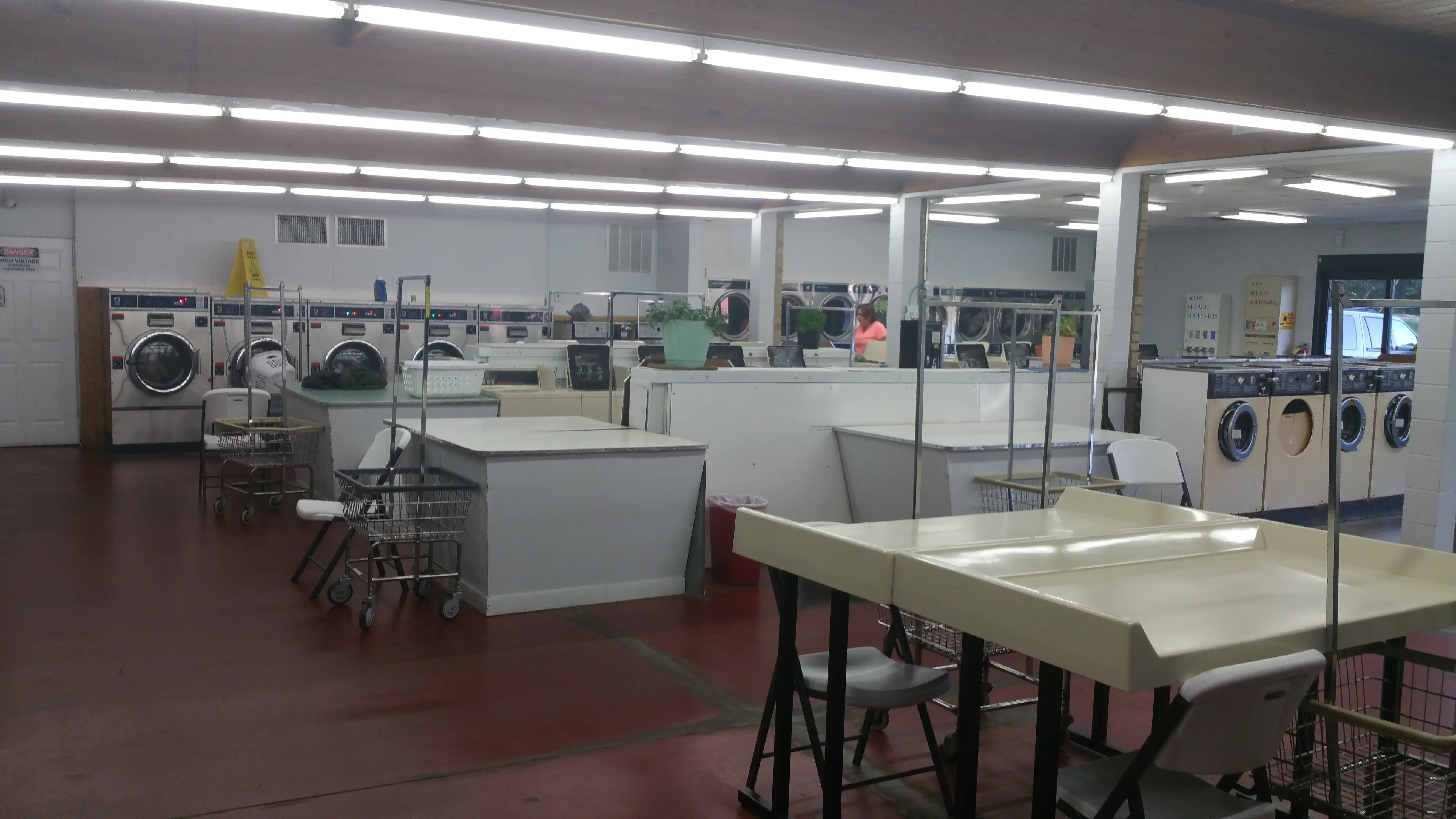 Super Clean Coin-Op Laundry thumbnail 17
