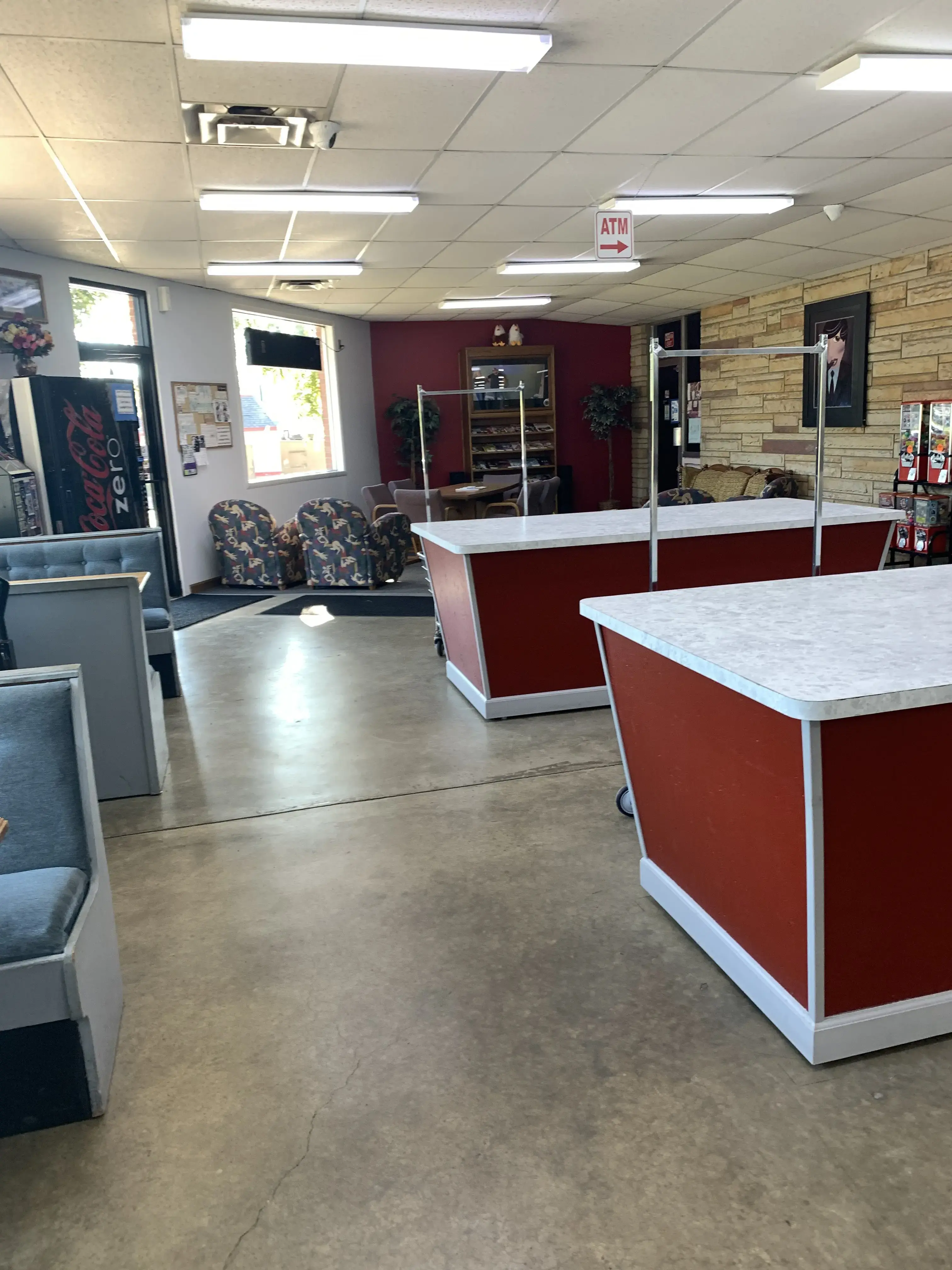 Super Clean Coin-Op Laundry - Image 19