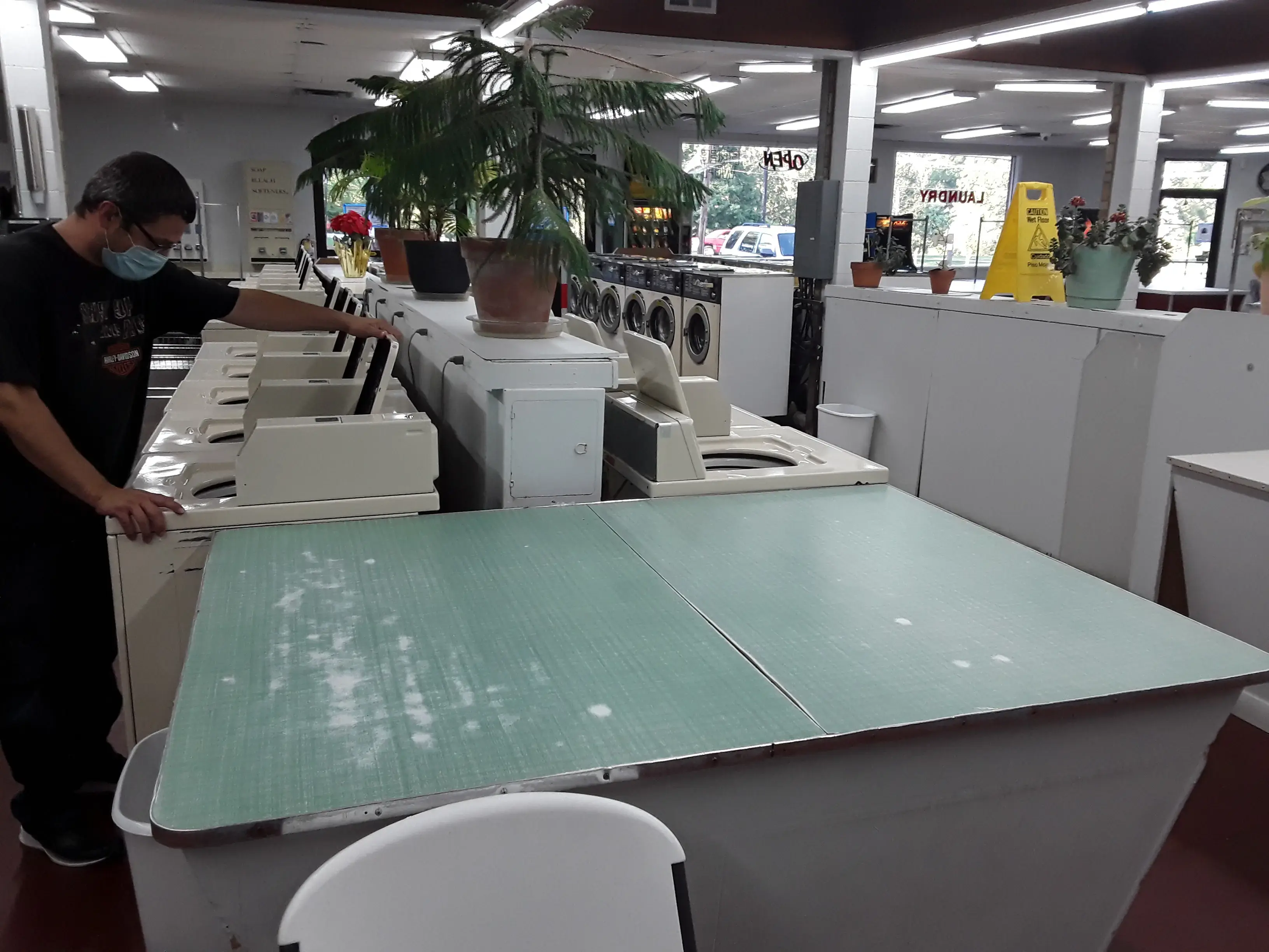 Super Clean Coin-Op Laundry - Image 9