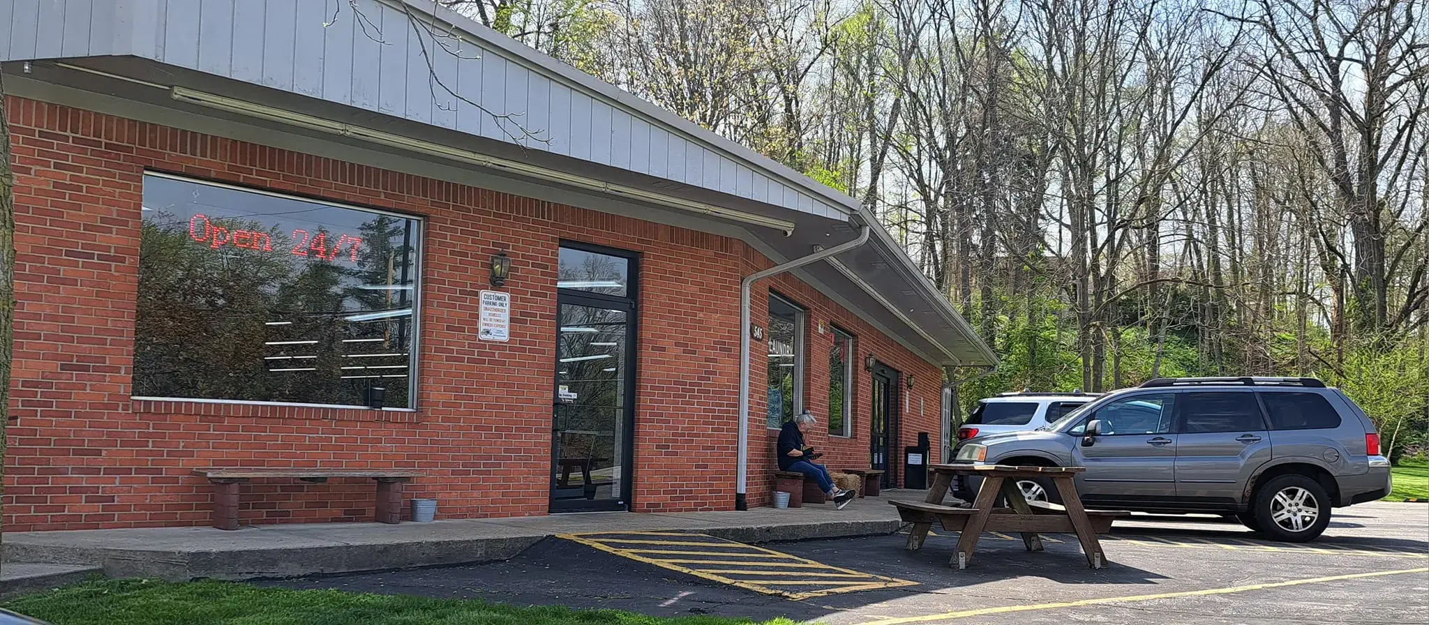 Super Clean Coin-Op Laundry - Image 12