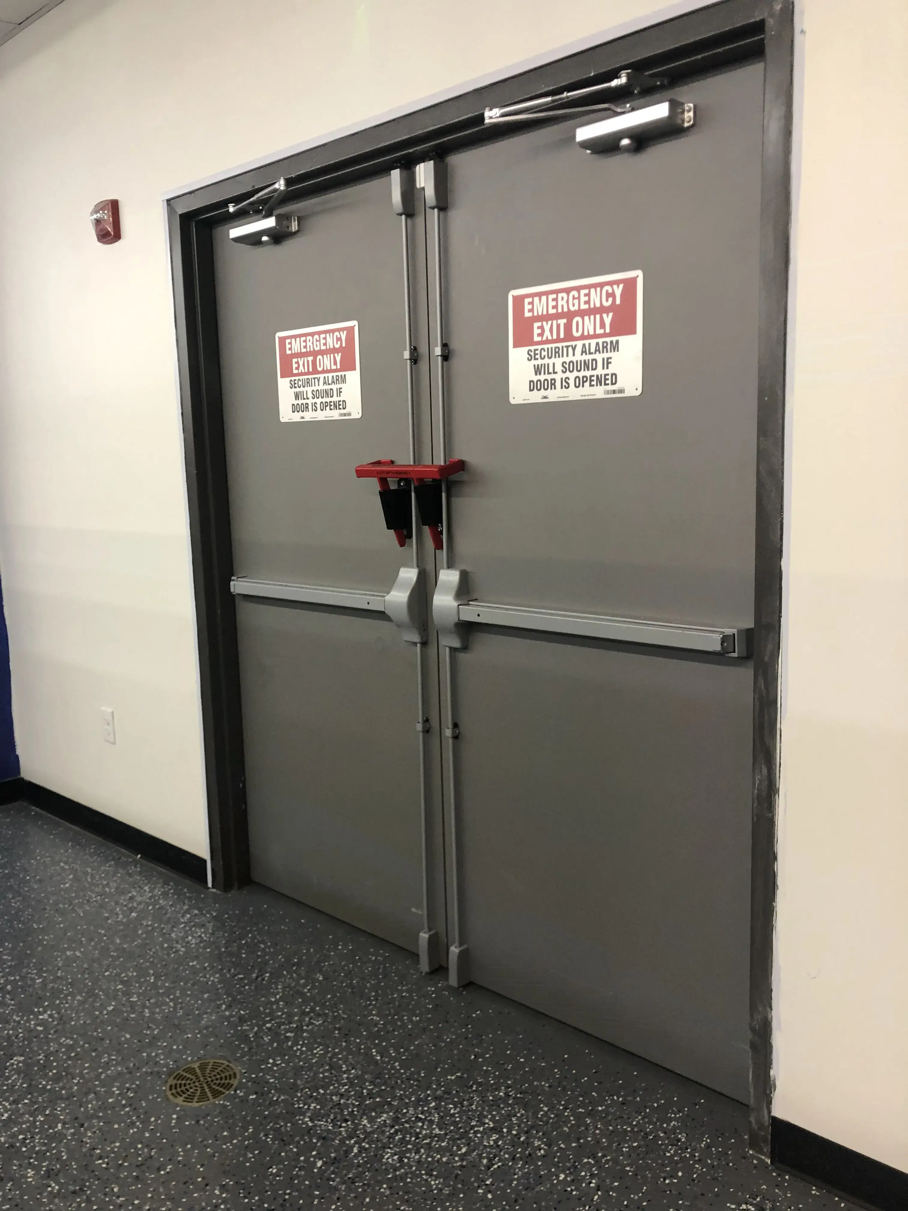 Super Clean Laundromat - Image 18