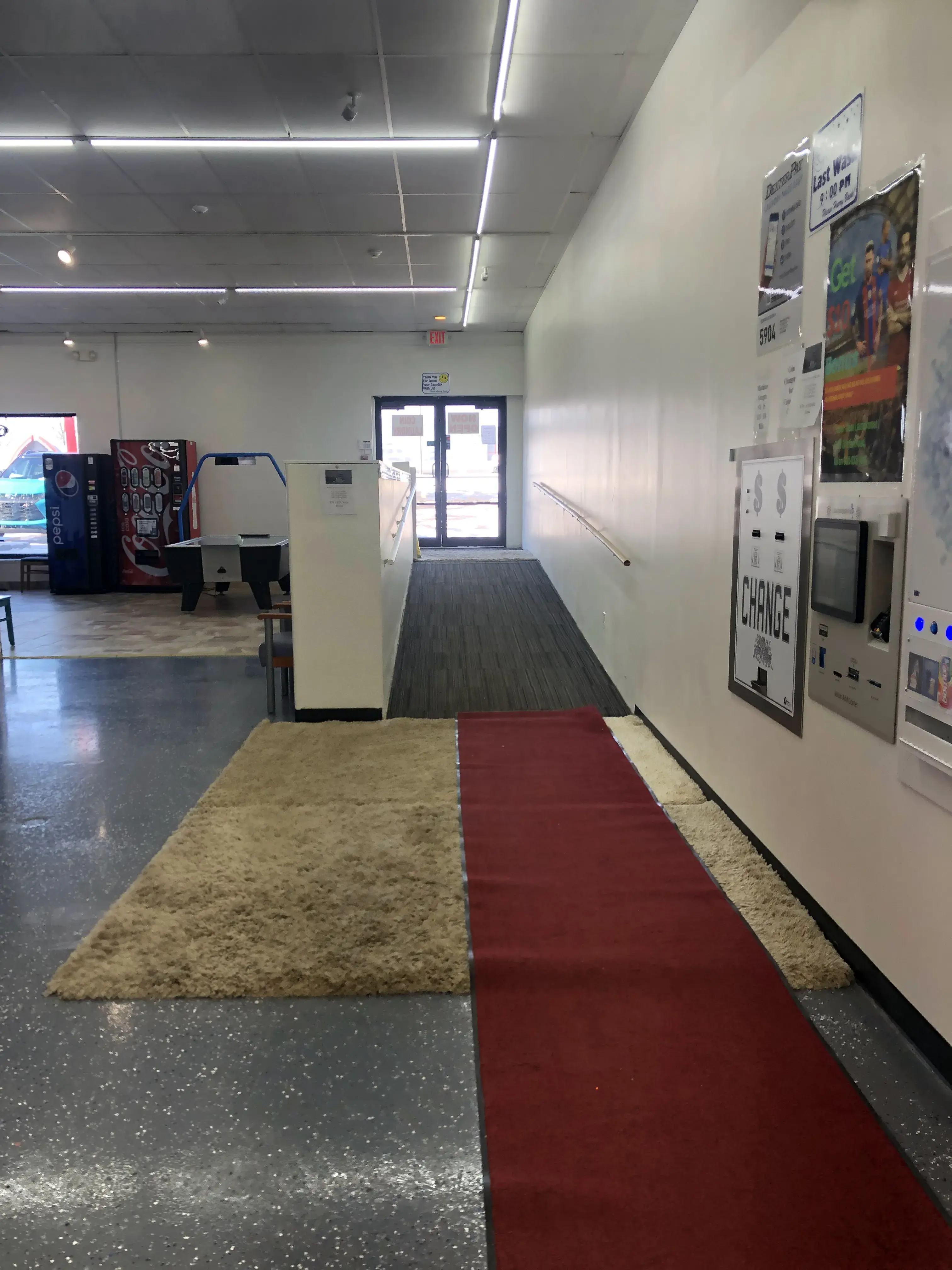 Super Clean Laundromat - Image 11