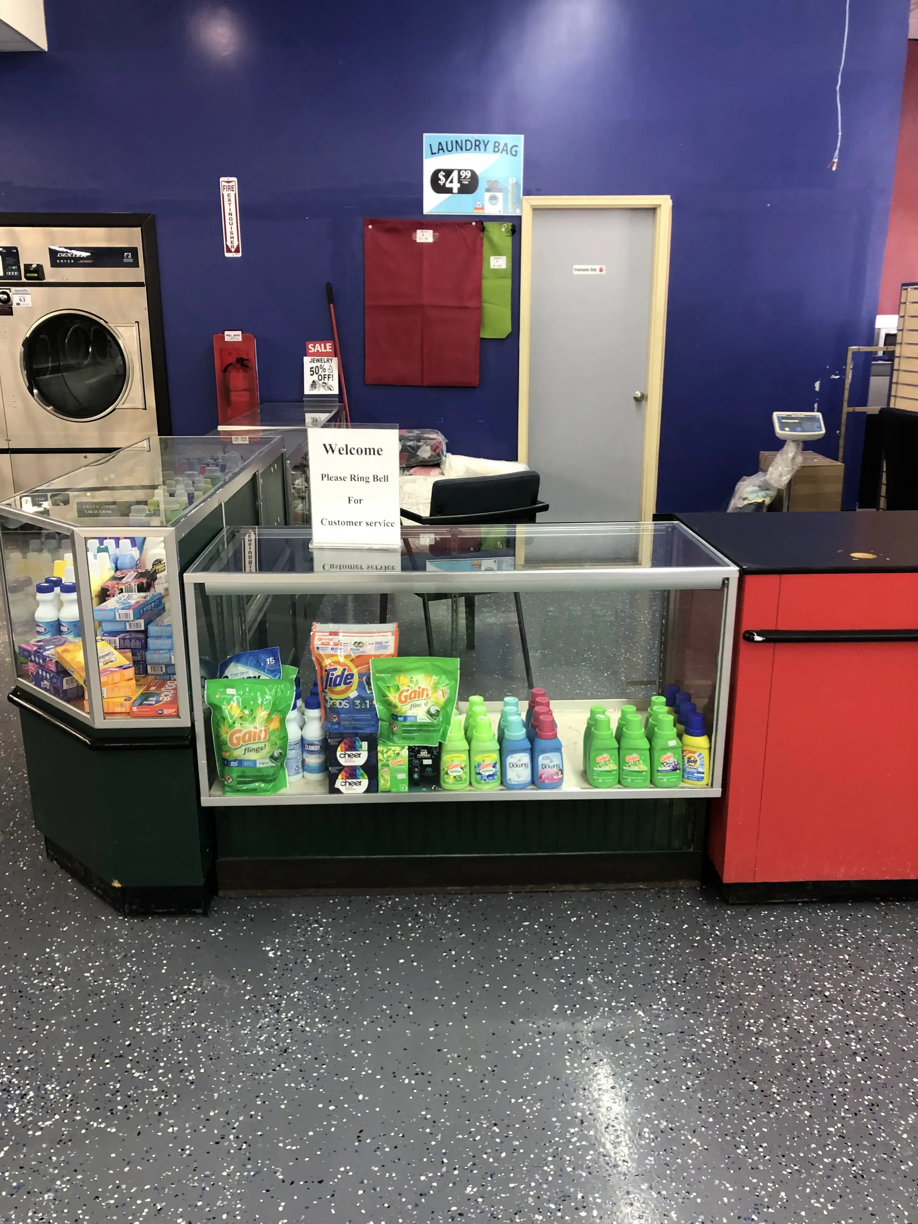 Super Clean Laundromat - Image 4