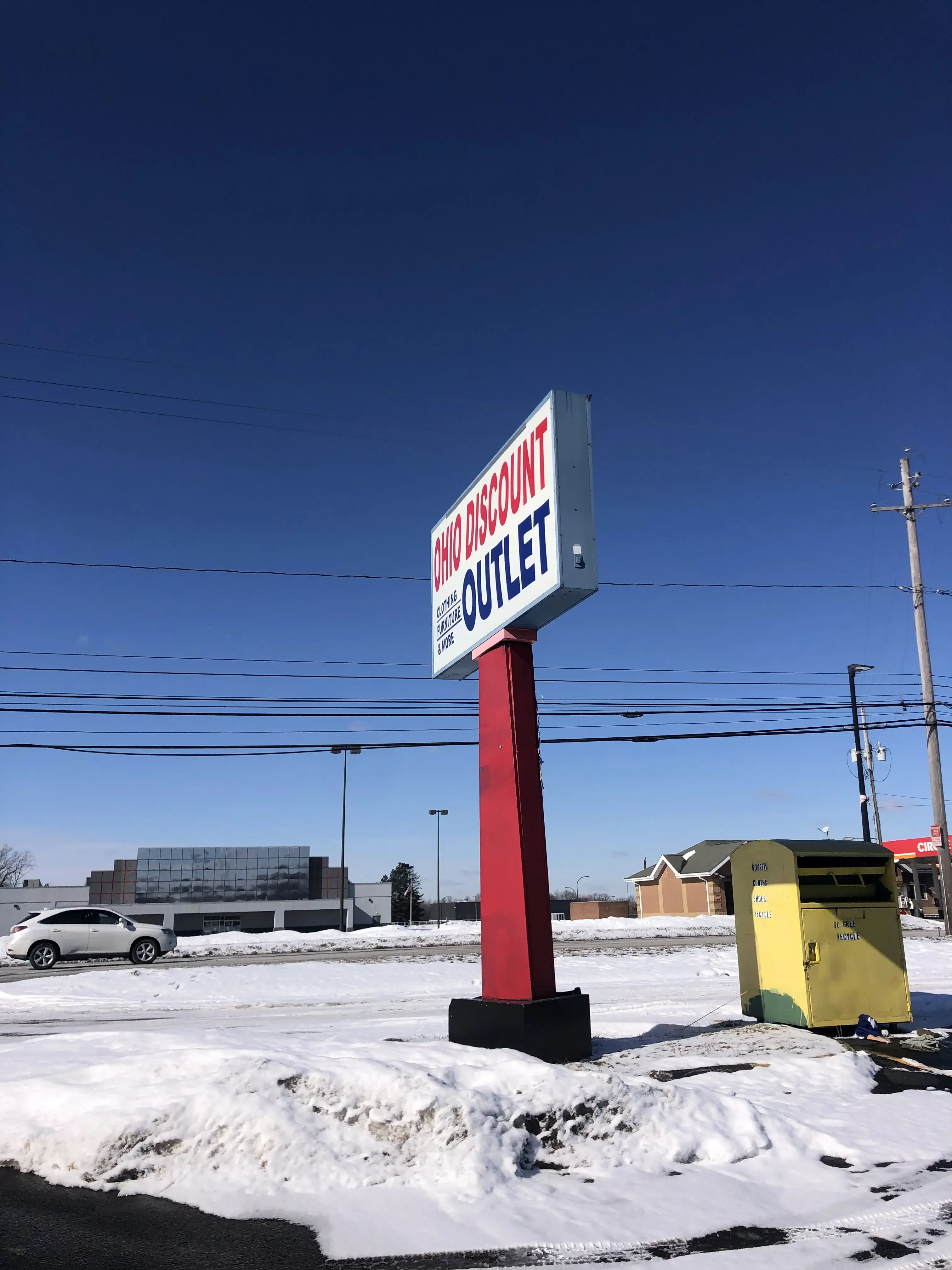 Super Clean Laundromat - Image 16
