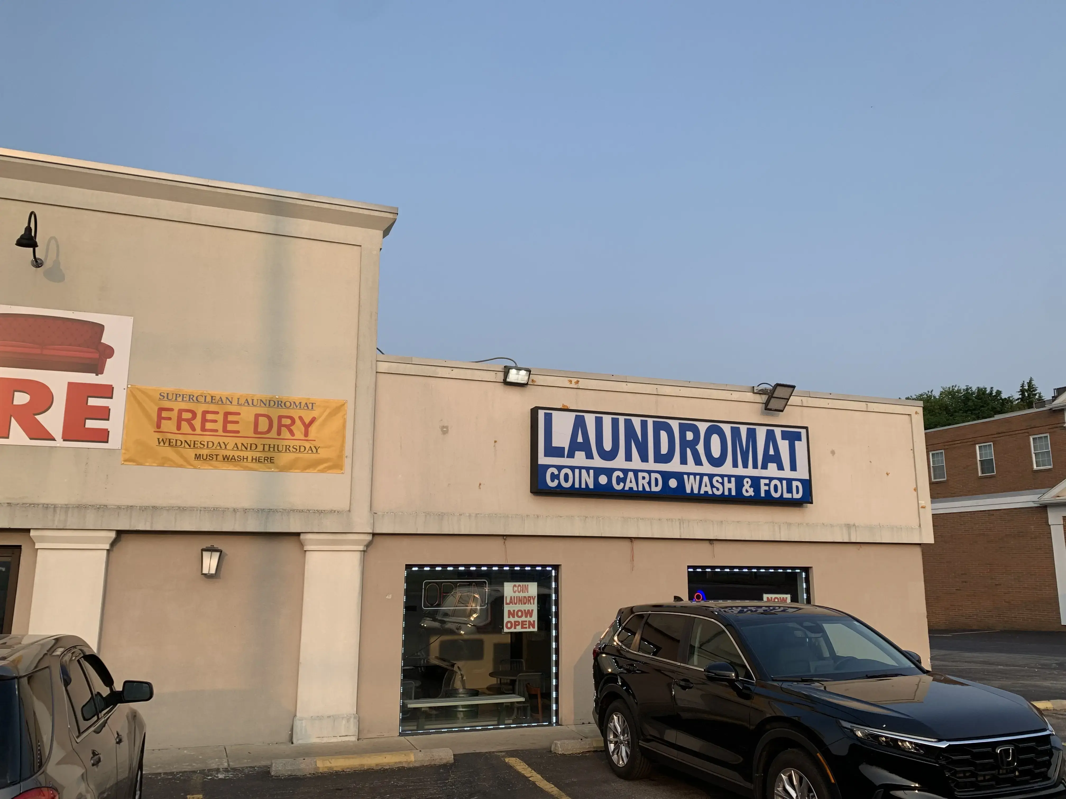 Super Clean Laundromat thumbnail 3