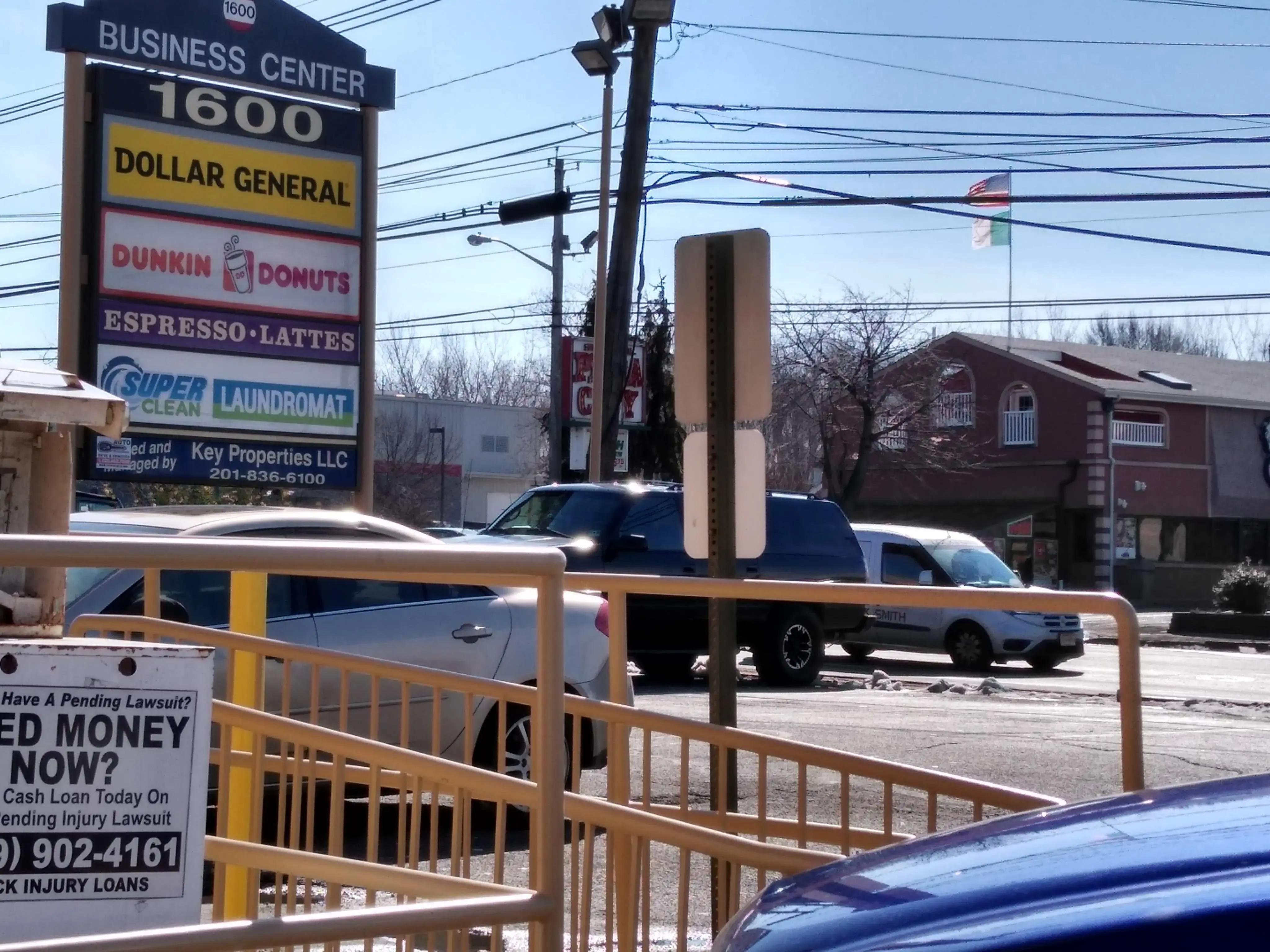 Super Clean Laundromat - Image 12