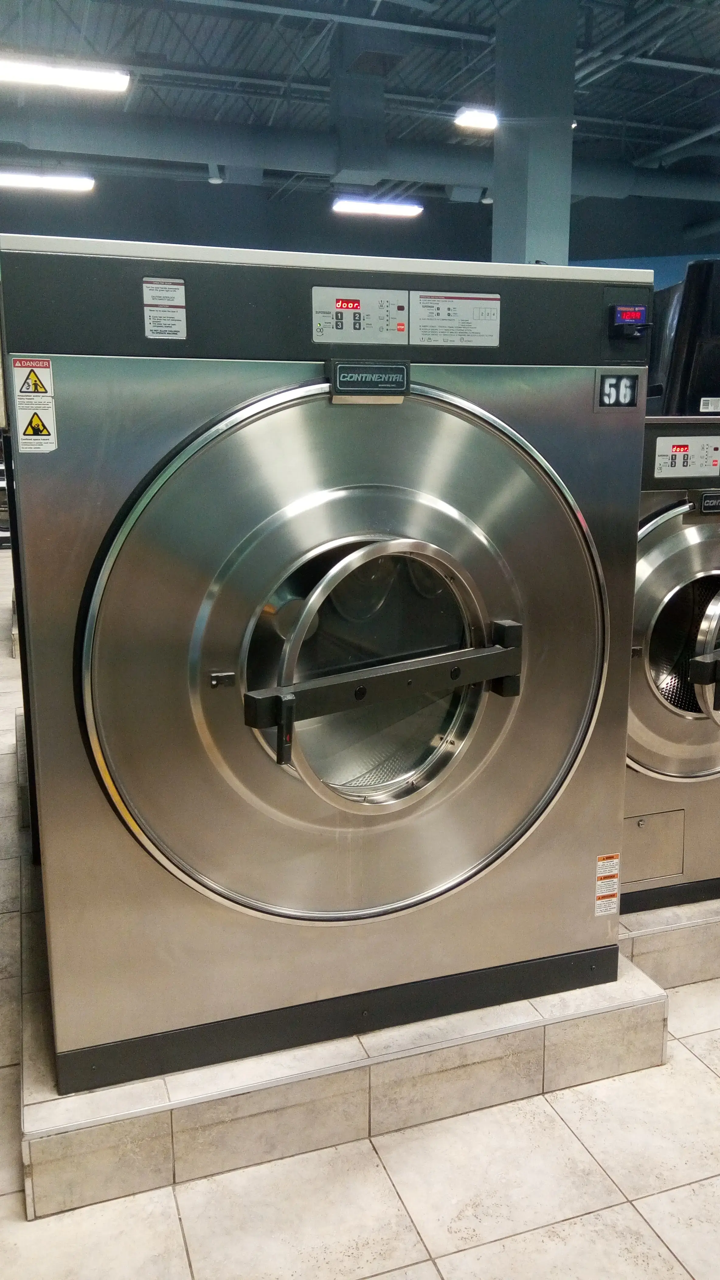 Super Clean Laundromat - Image 15