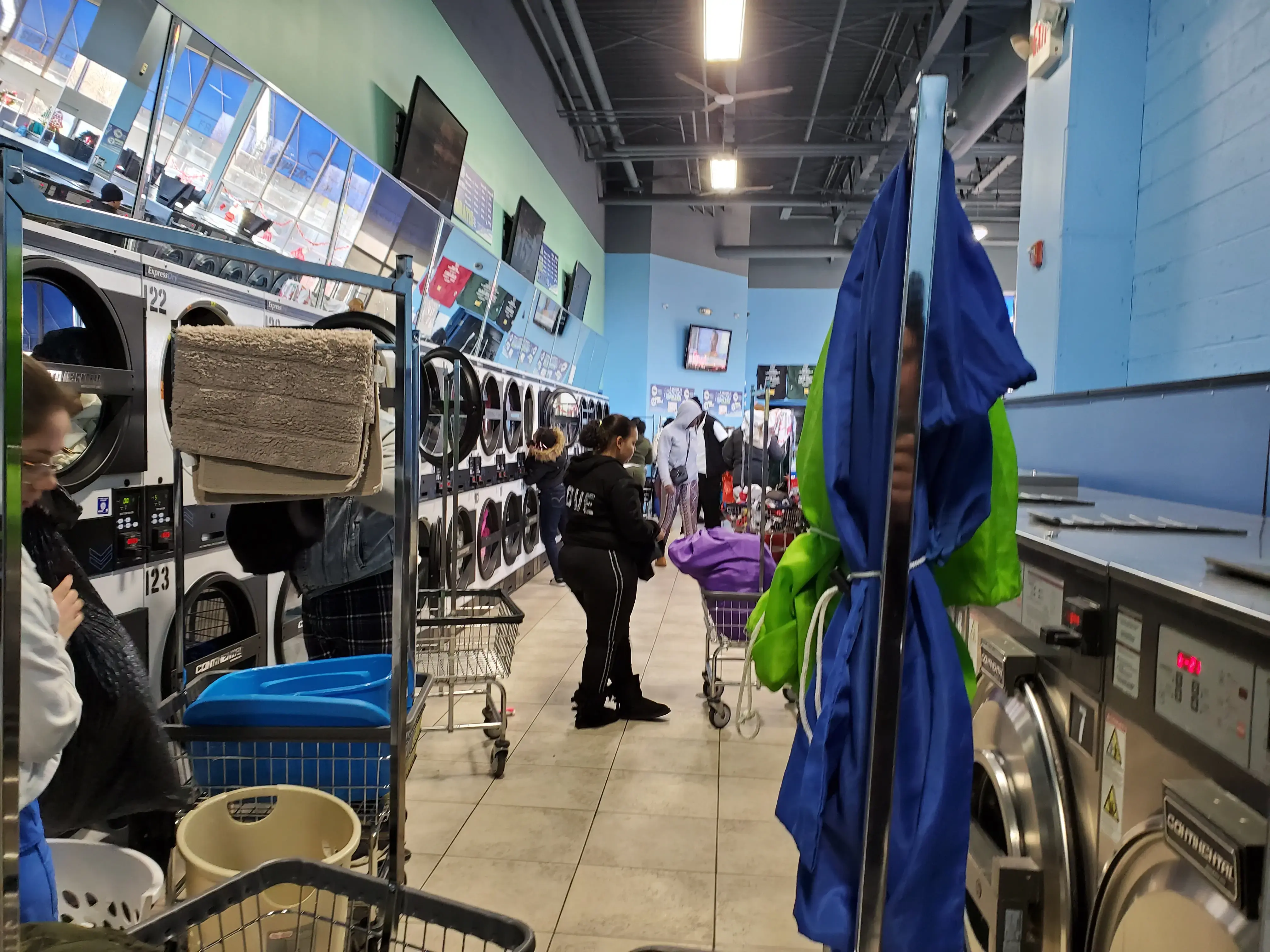 Super Clean Laundromat - Image 4