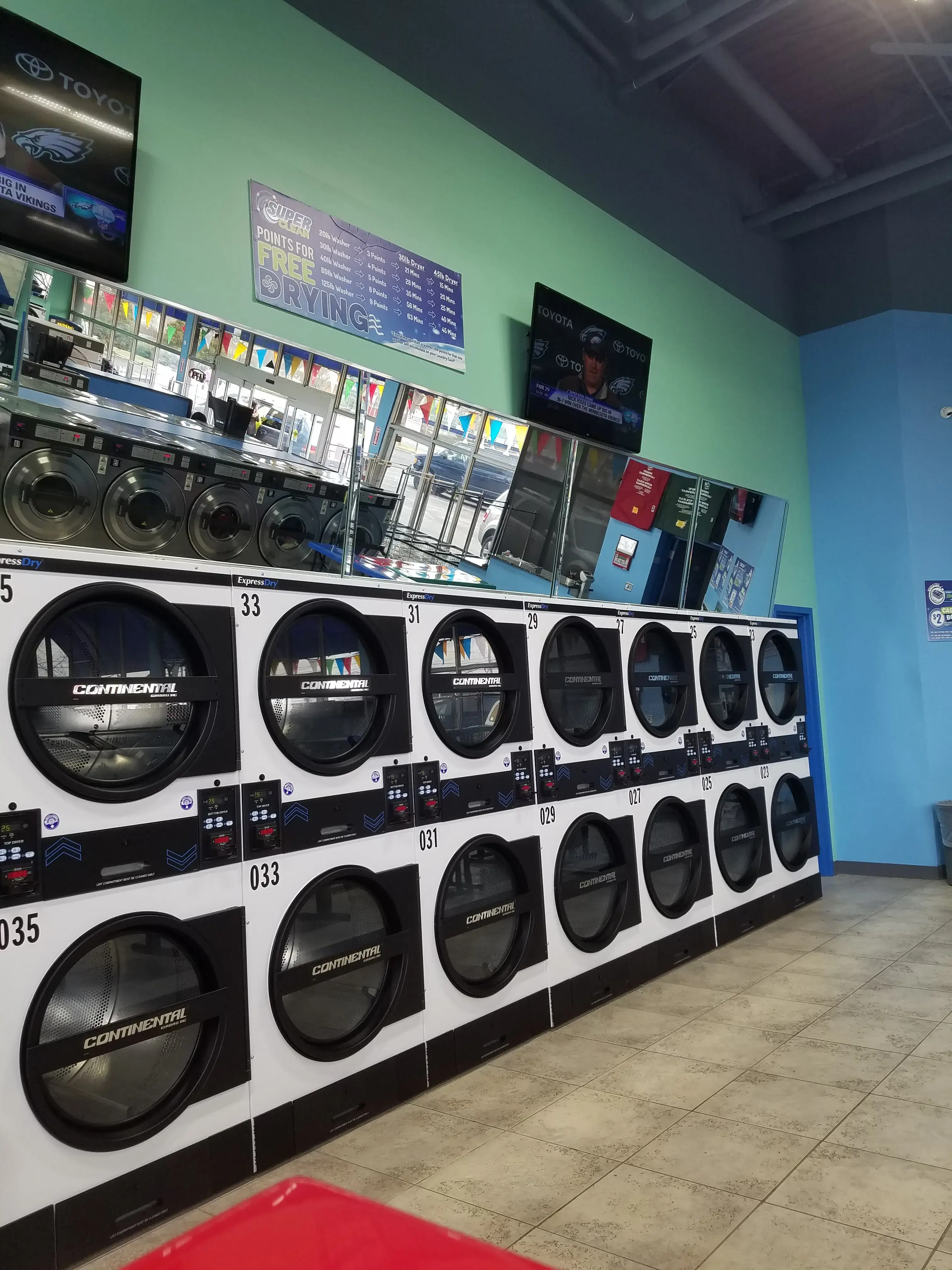 Super Clean Laundromat - Image 16