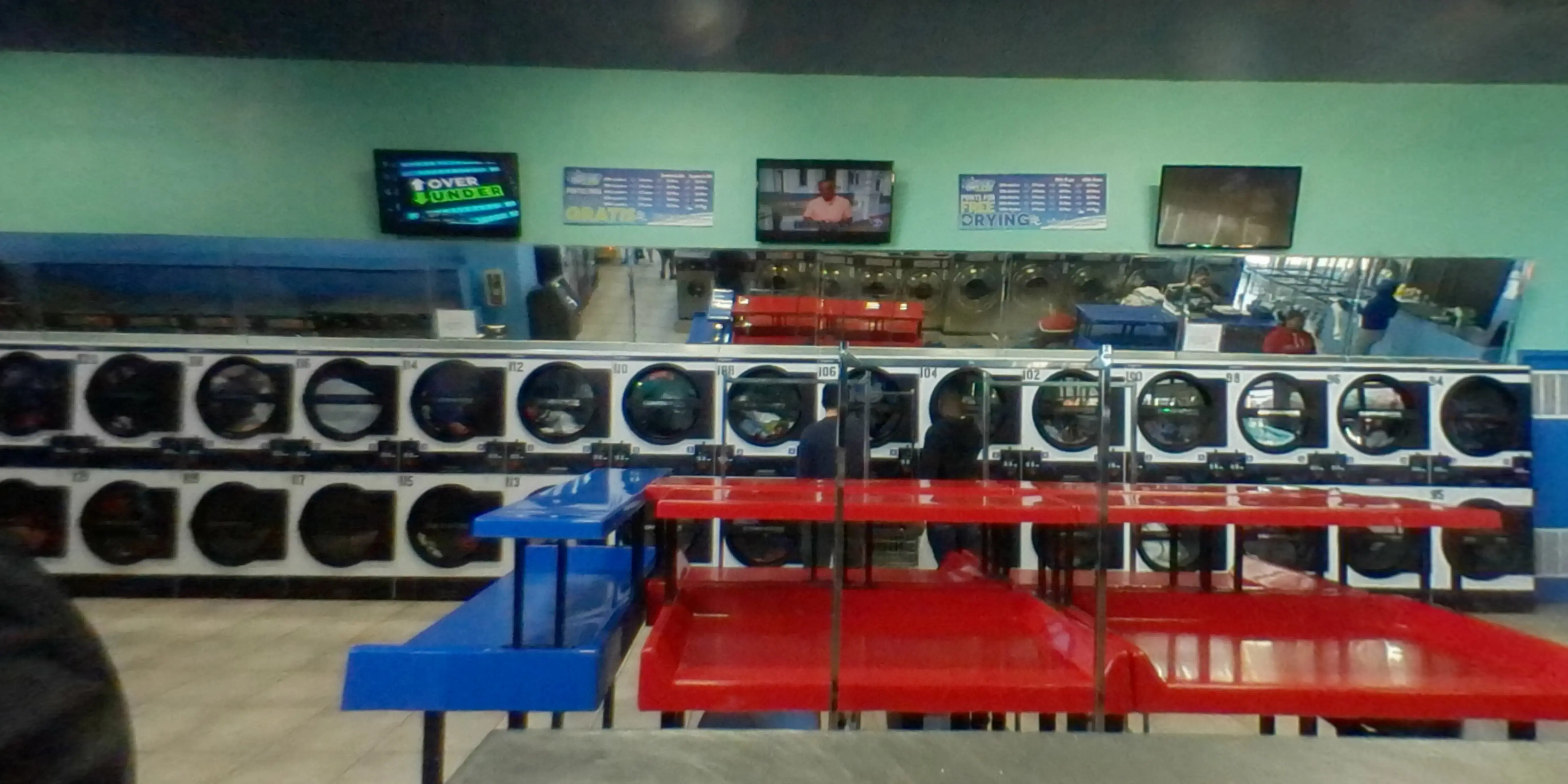 Super Clean Laundromat - Image 20