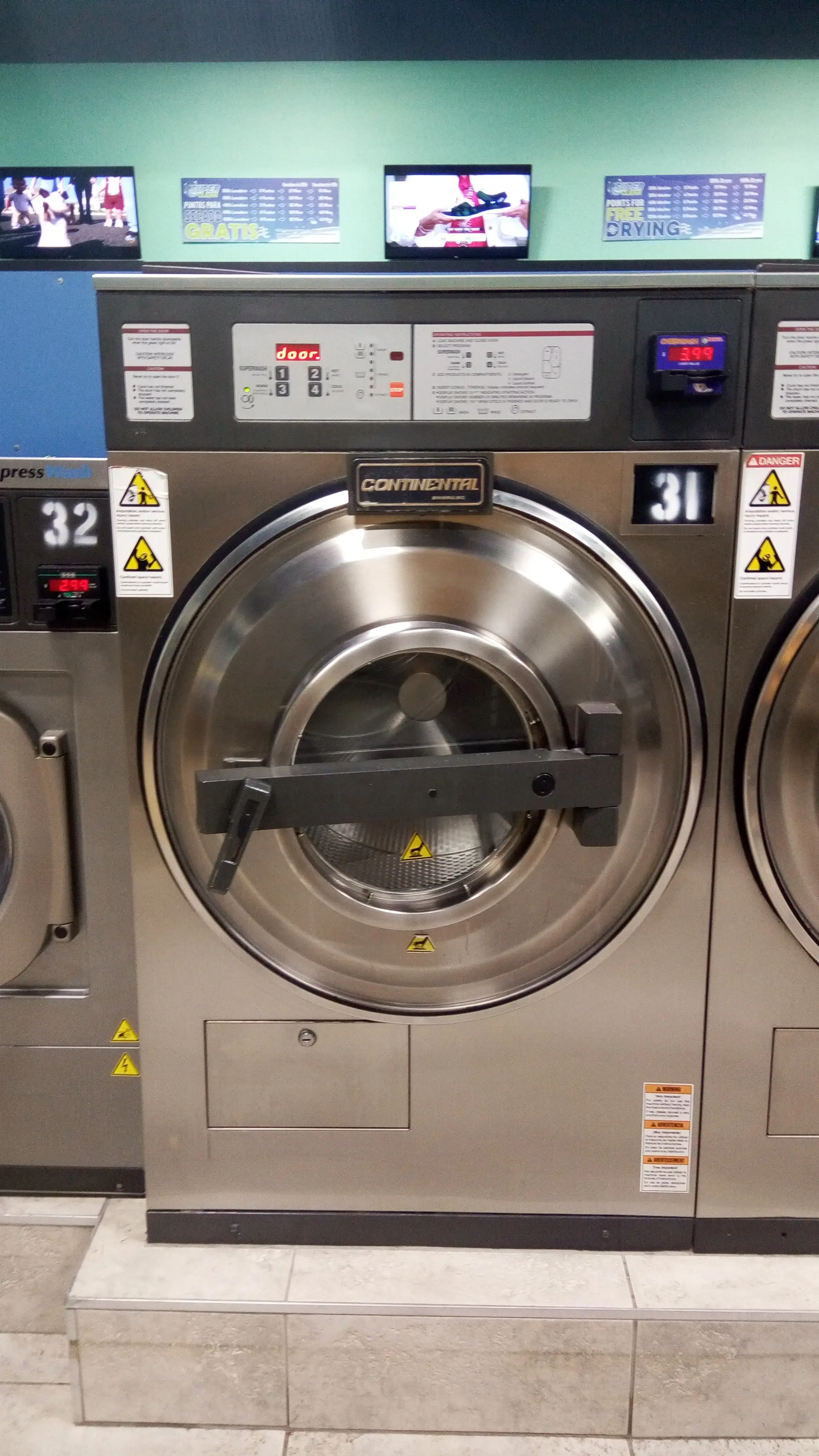 Super Clean Laundromat - Image 2