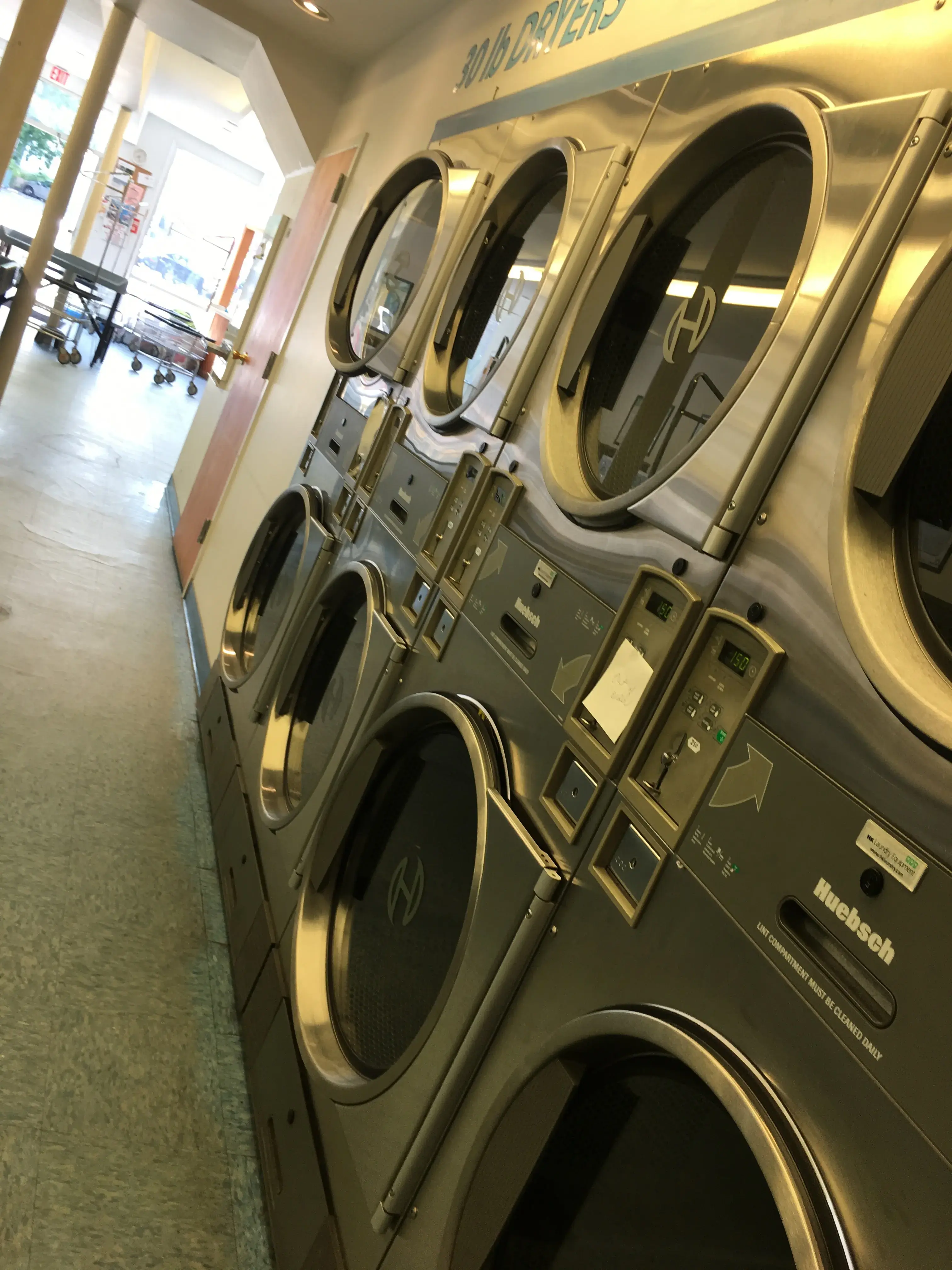 Super Clean Laundromat - Image 5