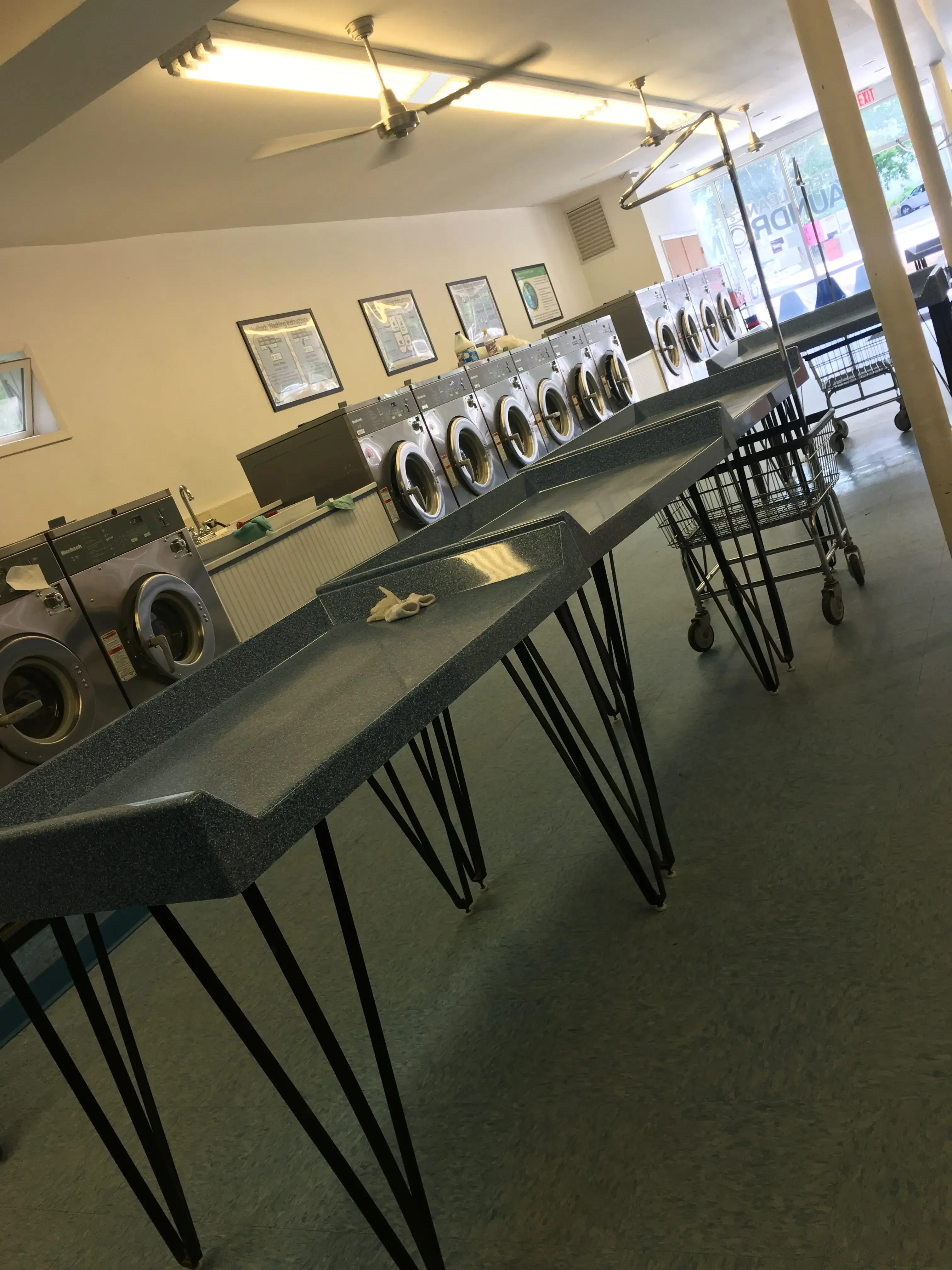 Super Clean Laundromat - Image 6