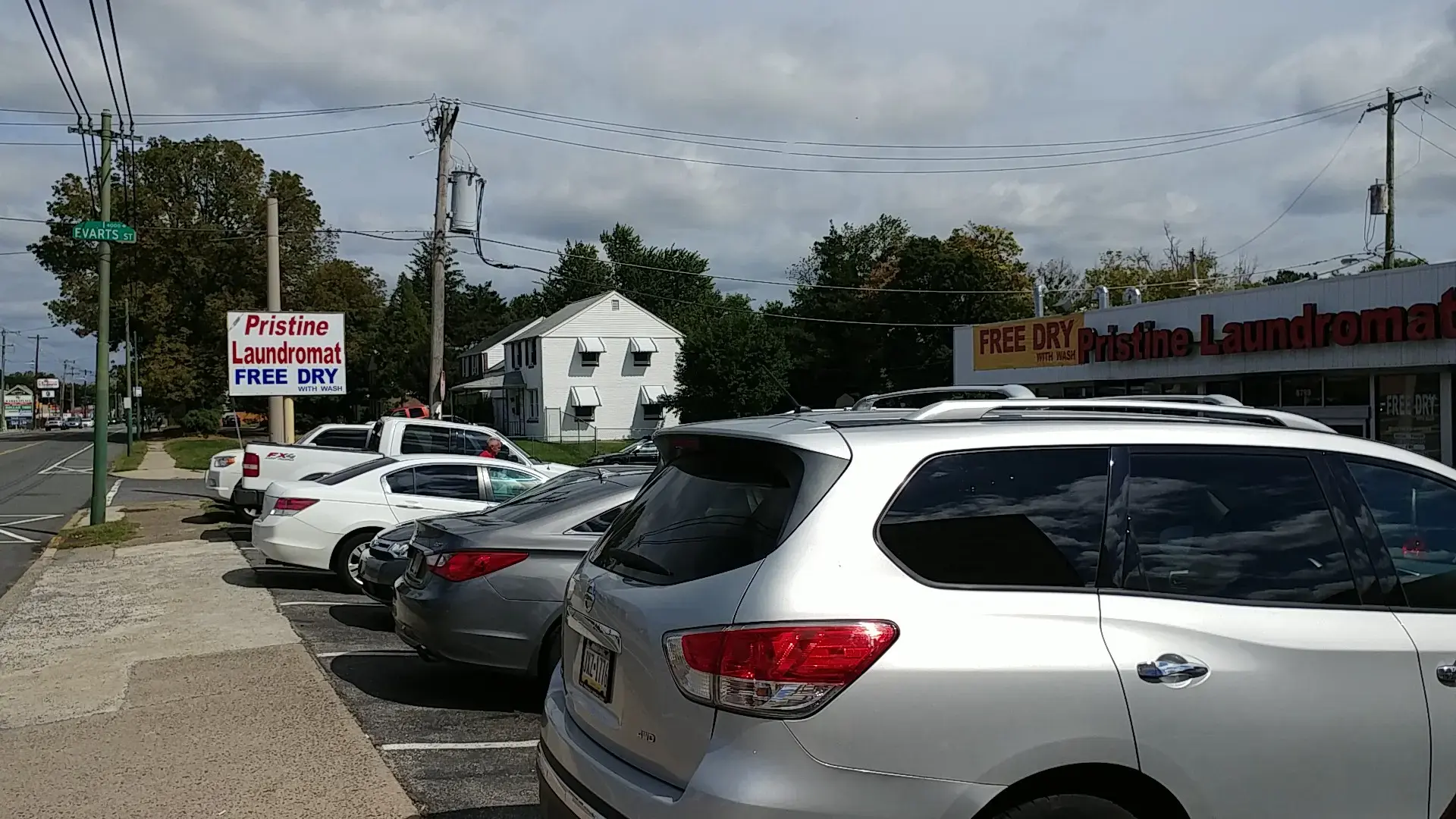 Super Clean Laundromat Plus - Image 15